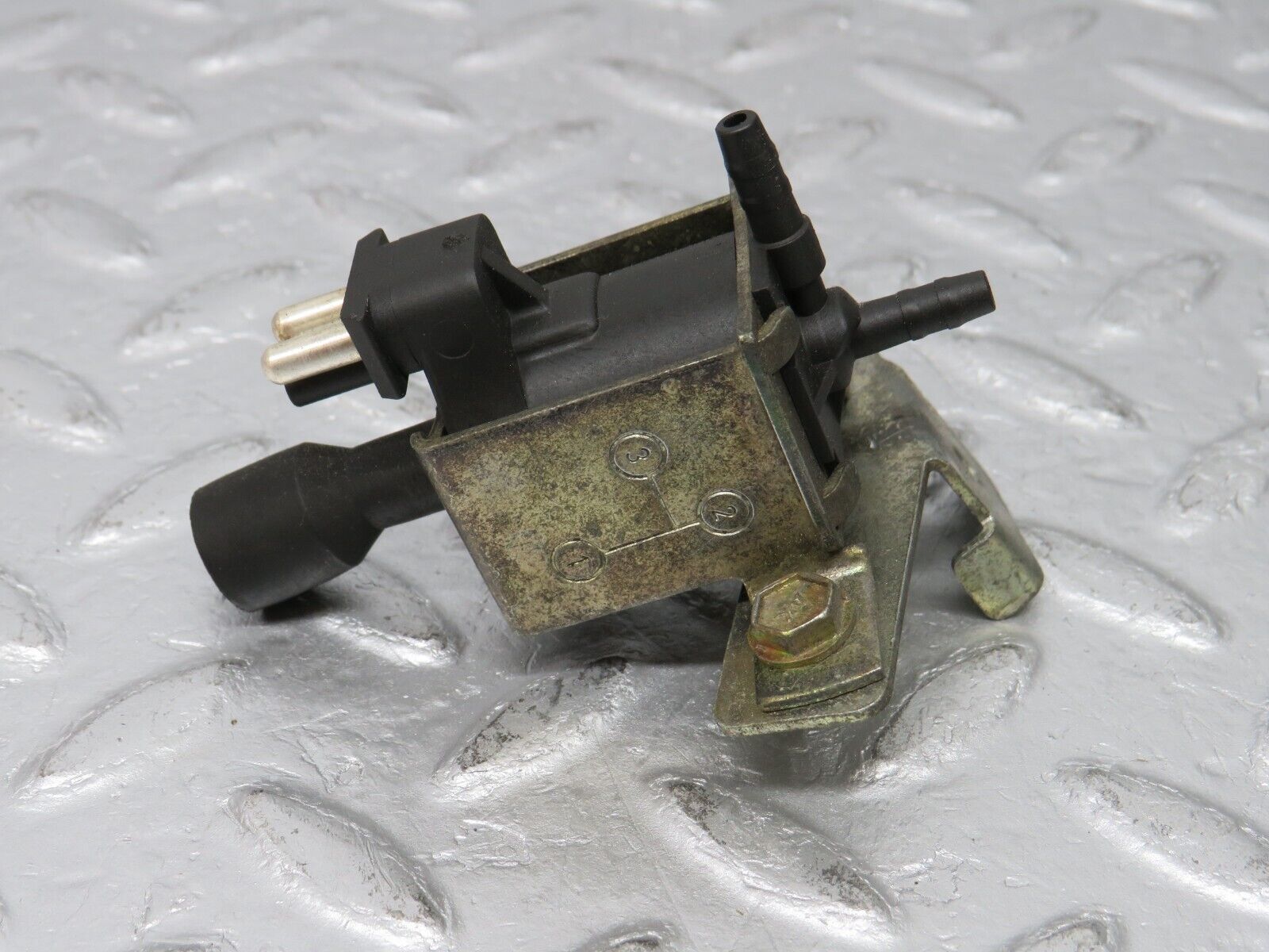 38849 Mercedes-Benz W201 190E 2.6L Vacuum Control Valve Pierburg 0015407097 7.21071.00