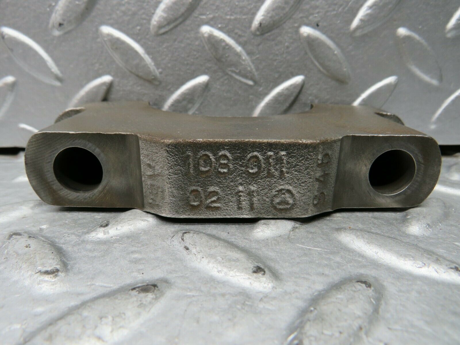 22118 Mercedes-Benz S123 280TE Crankshaft Bearing Holder Block 1080110211