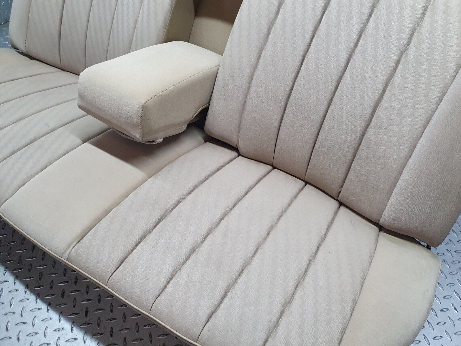 41135 Mercedes-Benz W126 300SE Rear Seat Beige 1269200650