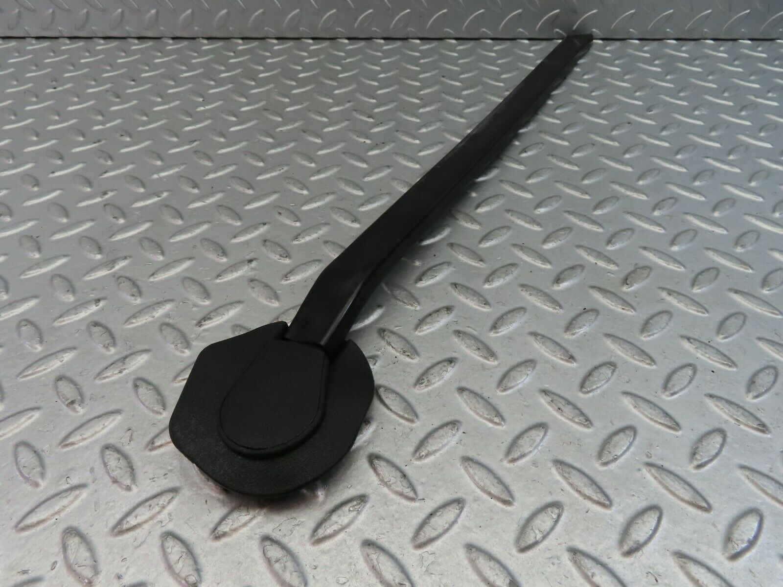 9621 Mercedes-Benz C123 280CE Coupe Left Seat Belt Runner 1239192520