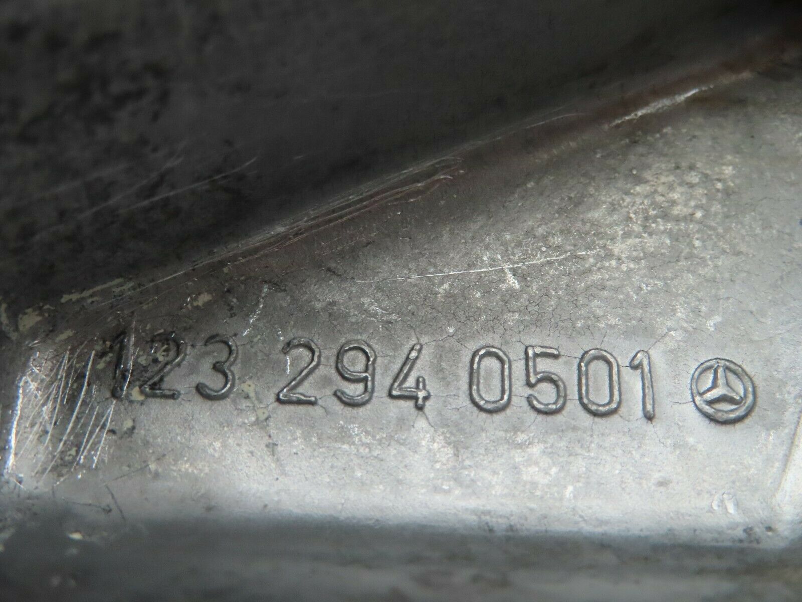 5889 Mercedes-Benz W123 200 Brake Pedal Bracket 1232940501