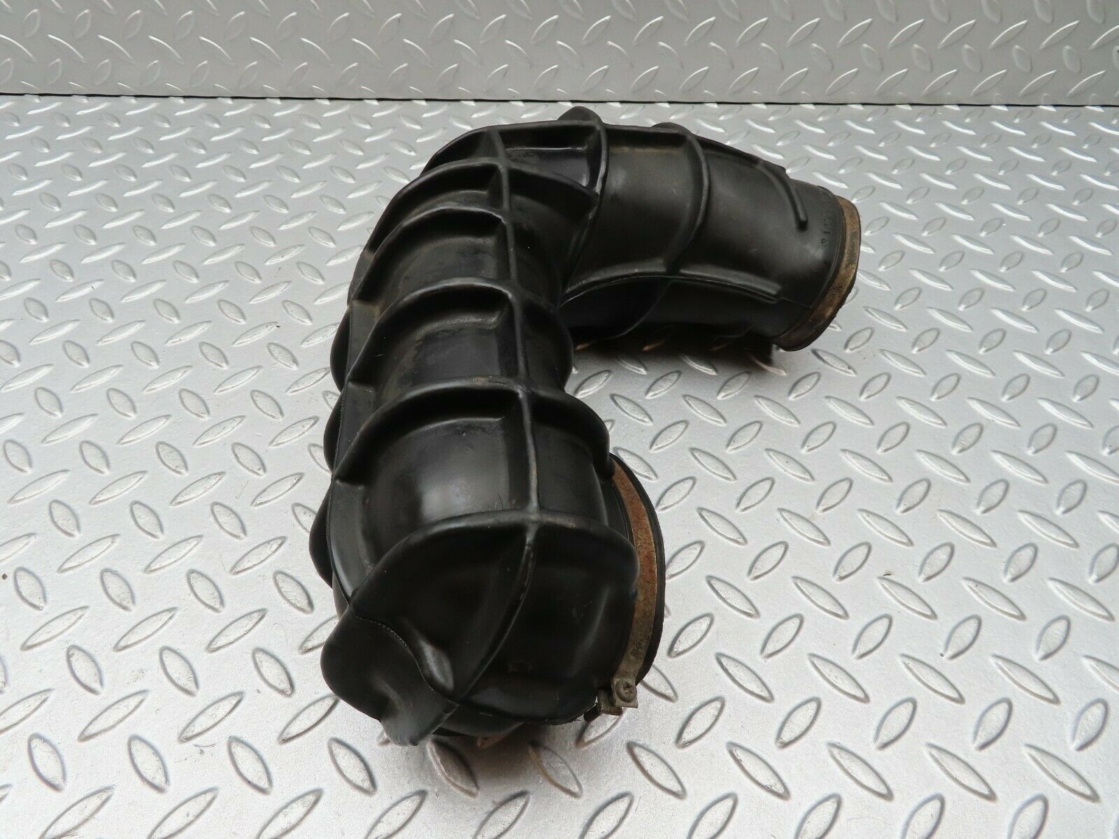 4092 Mercedes-Benz S123 200T Wagon Air Intake Pipe 1020940011