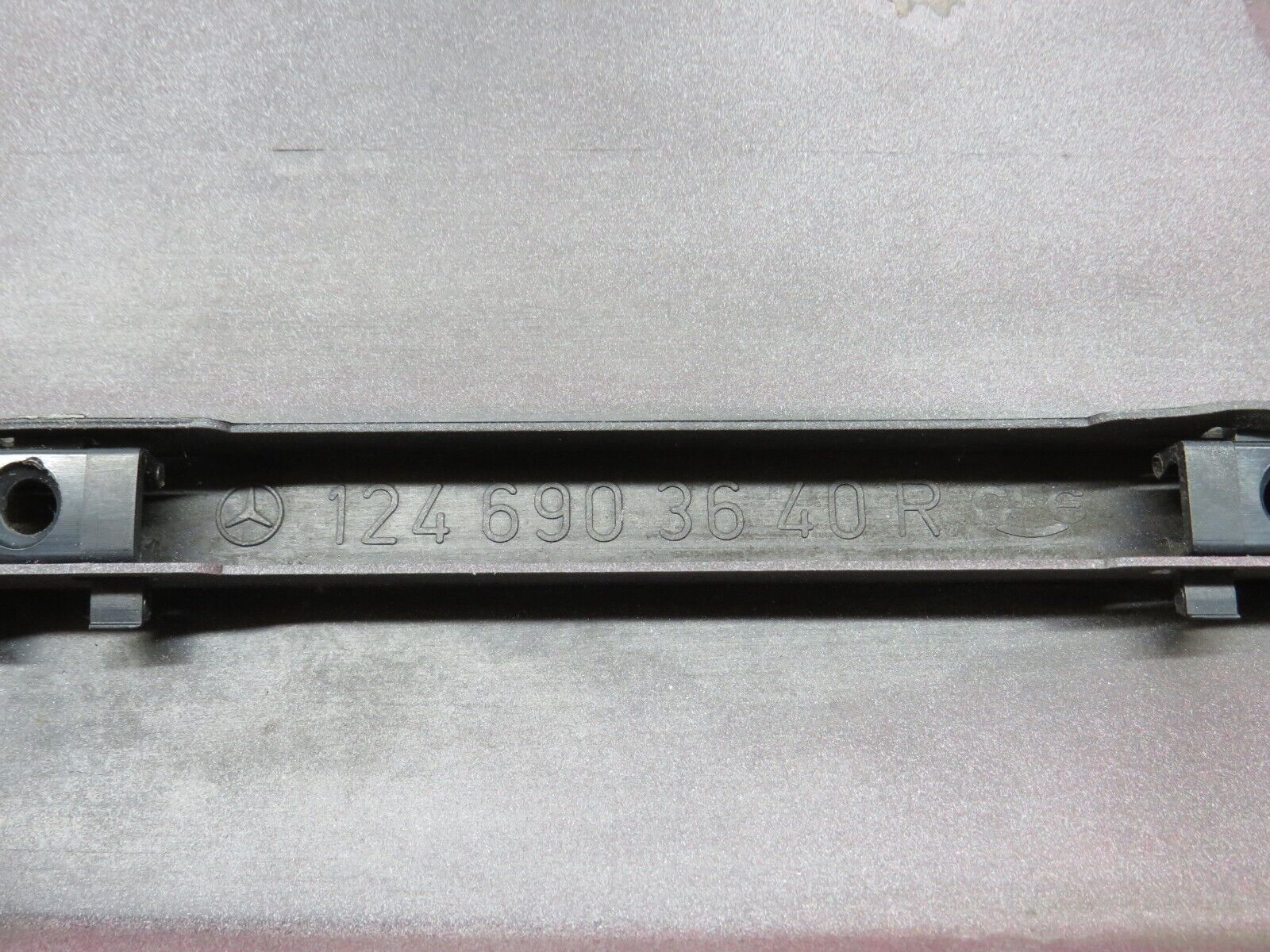 37831 Mercedes-Benz A124 320E Cabriolet Front Right Fender Wing Moulding Trim 1246903640