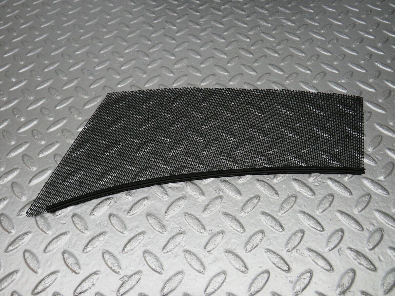 39082 Mercedes-Benz R107 500SL Coupe Air Intake Grill Right Side