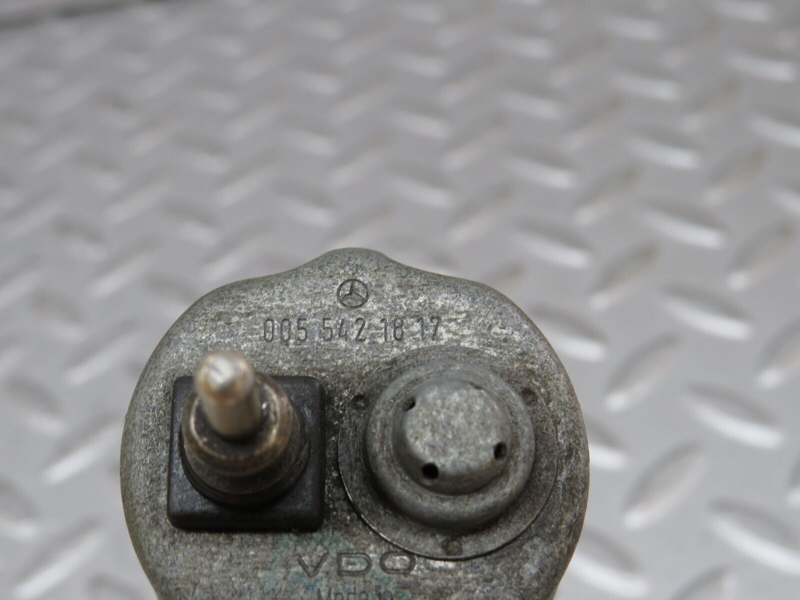 35536 Mercedes-Benz R107 280SL Oil Pressure Sensor VDO 0055421817