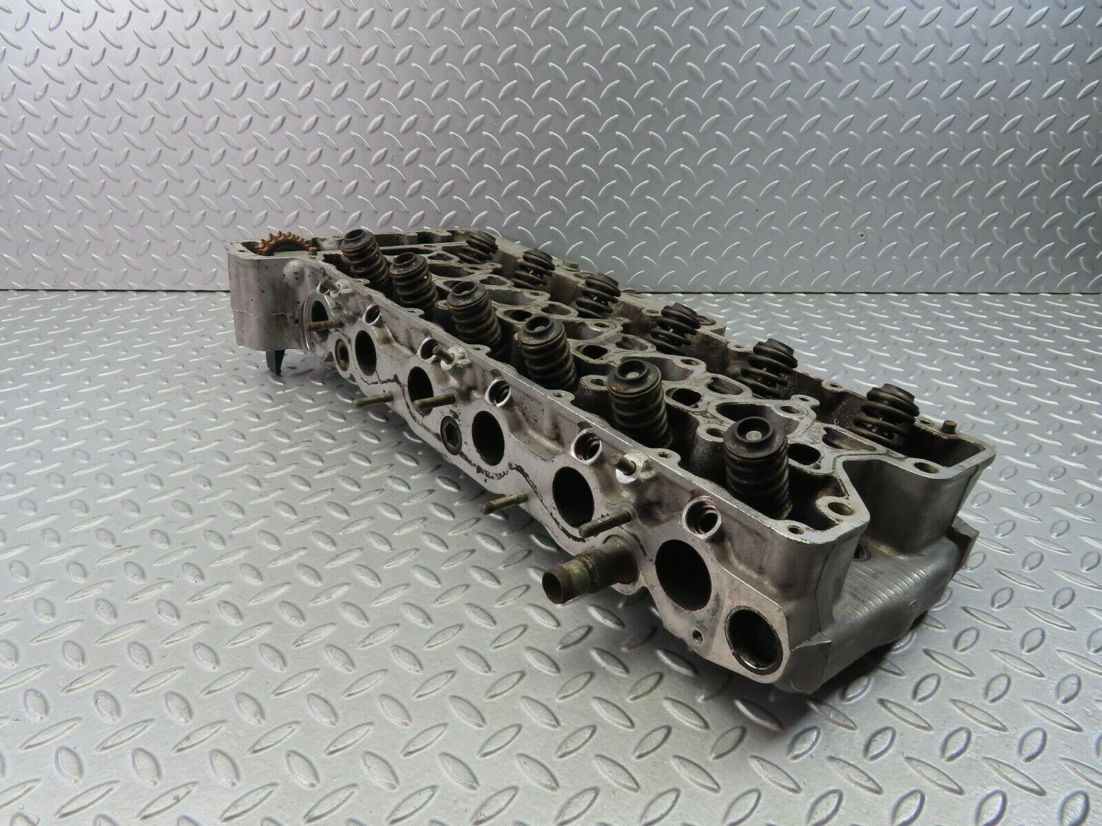 8556 Mercedes-Benz W126 Cylinder Head 1100161901