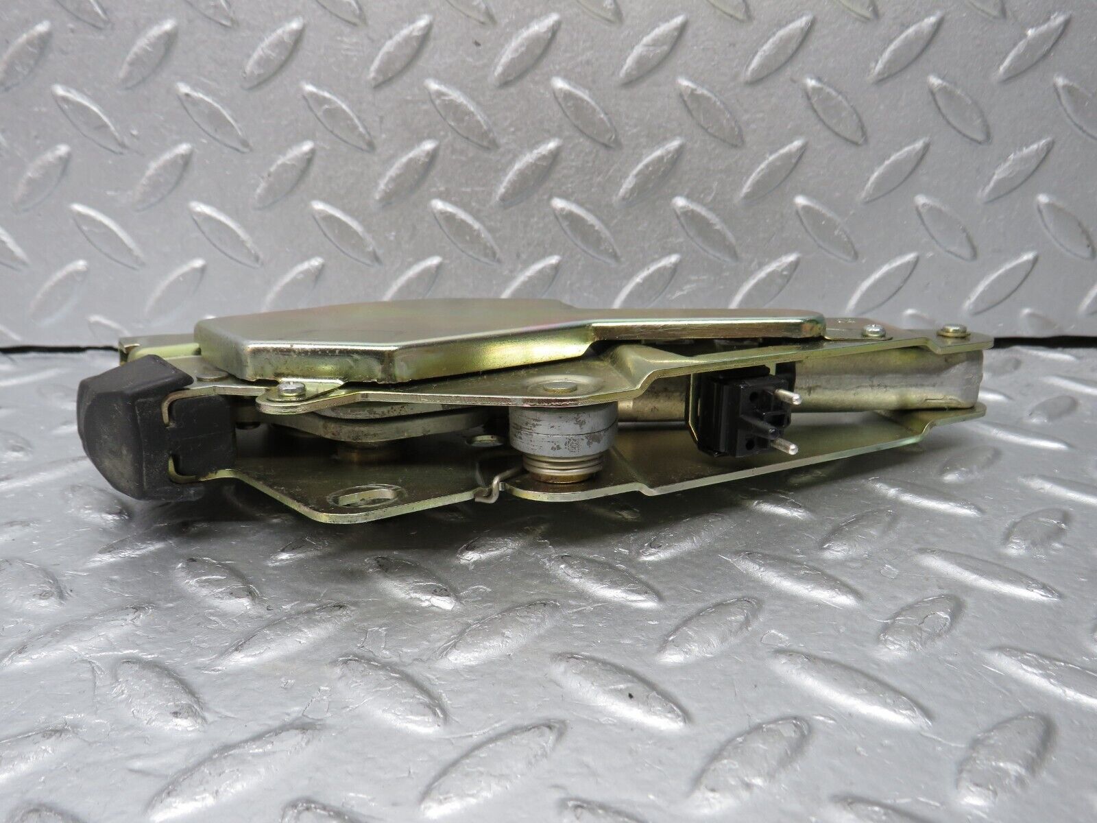 38351 Mercedes-Benz R129 280SL Coupe Roof Lock Right Side 1298001674 1298000474