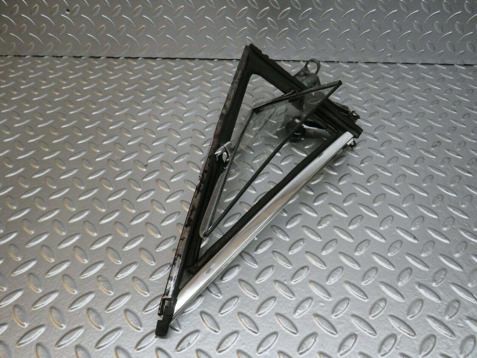 24584 Mercedes-Benz W108 Front Right Quarter Window