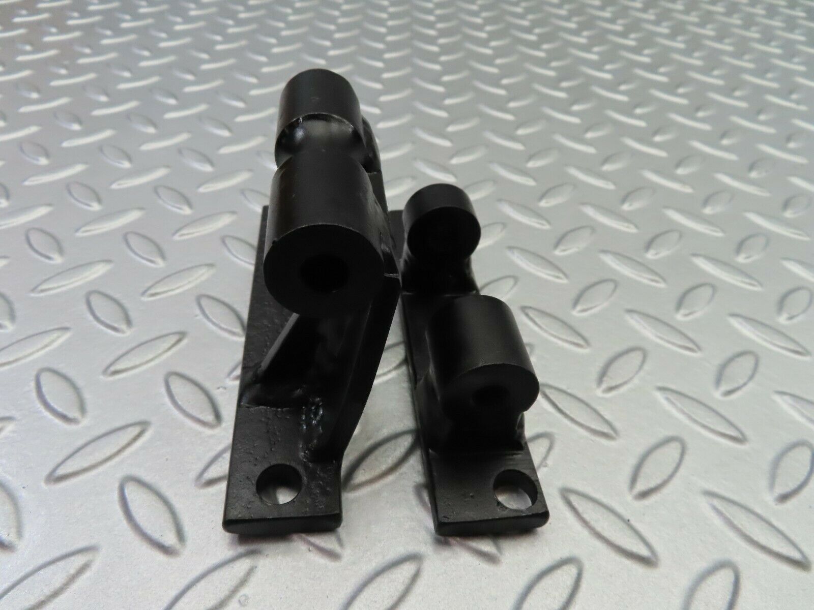 6821 Mercedes-Benz S124 E220 Wagon Air Con Compressor Bracket Holder