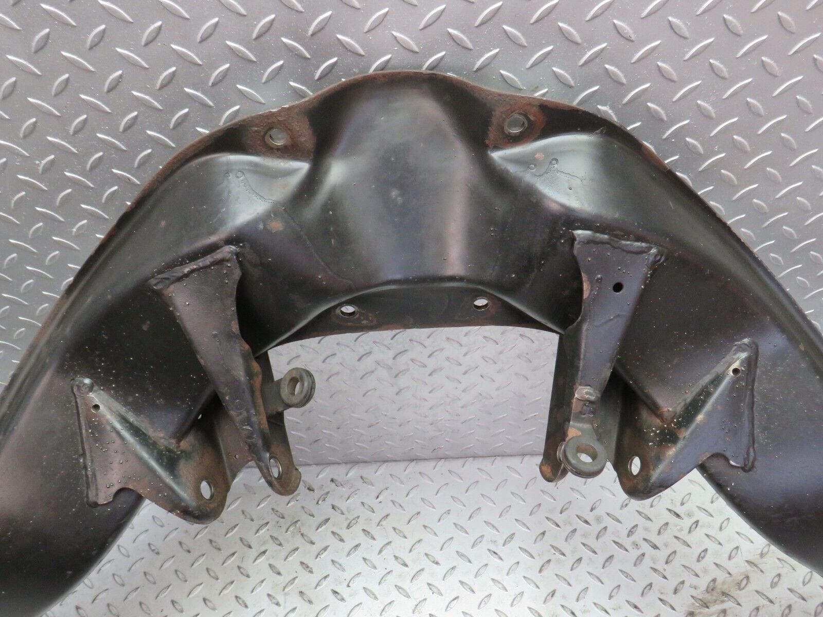 4090 Mercedes-Benz S123 200T Wagon Rear Subframe Axle Carrier Suspension