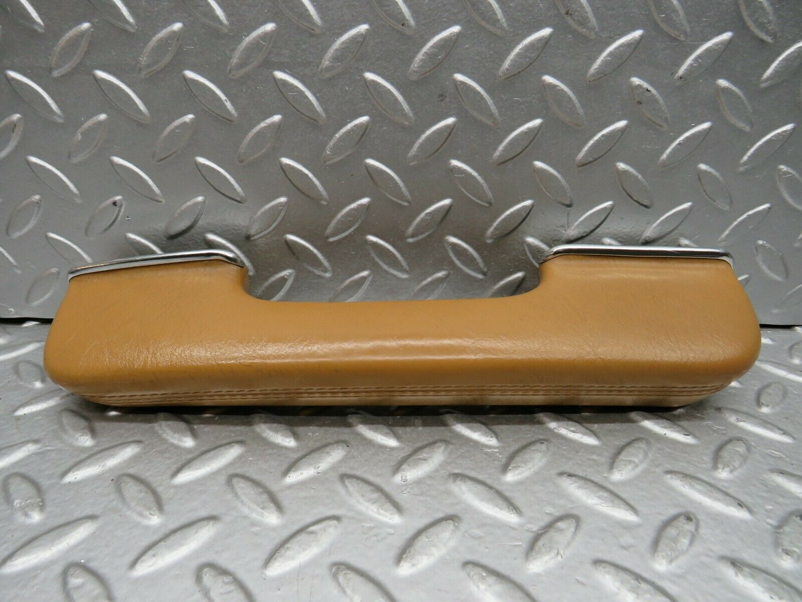 21965 Mercedes-Benz S123 280TE Door Handle Front Right Palomino 1239702001