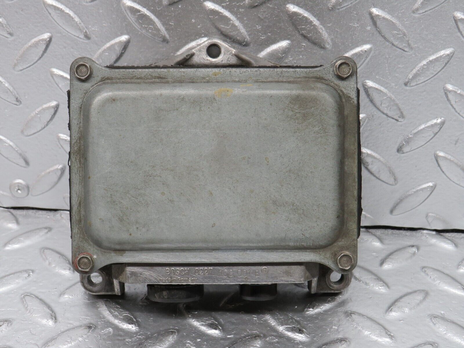 4957 Mercedes-Benz R107 350SL Ignition Control Unit Bosch 0227100001