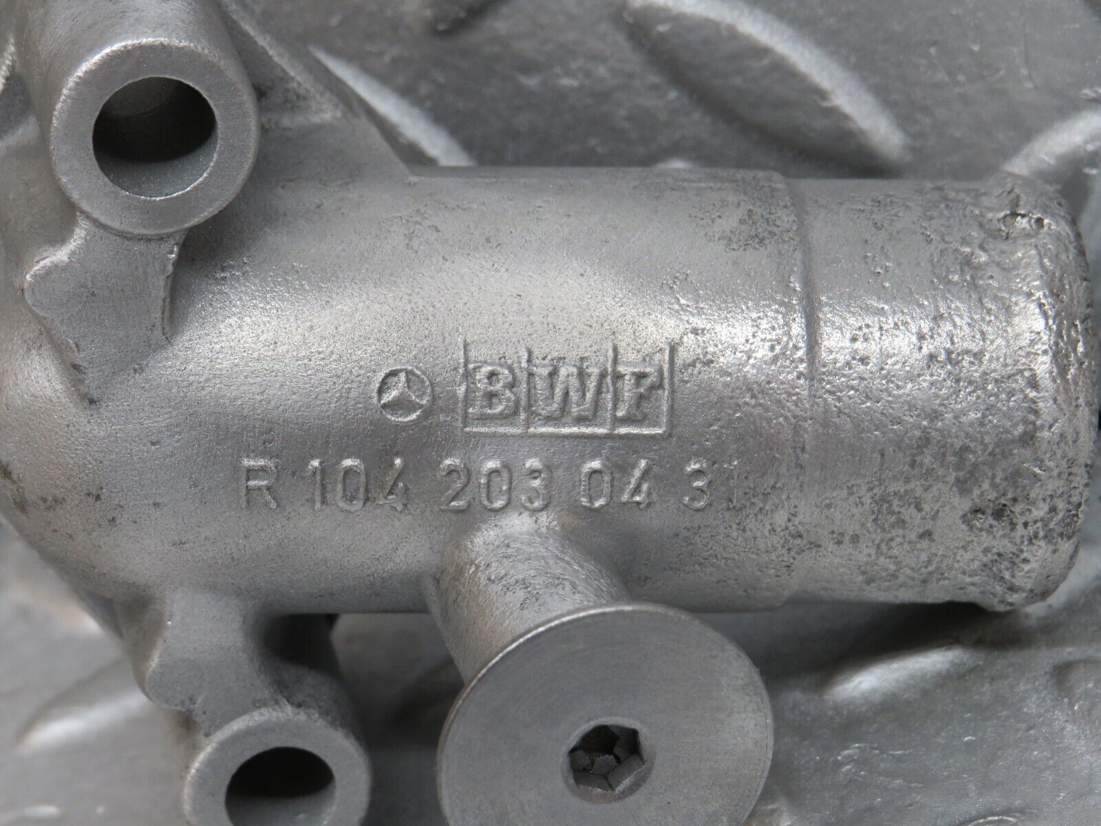 38110 Mercedes-Benz A124 320E Cabriolet Coolant Flange Pipe 1042030431