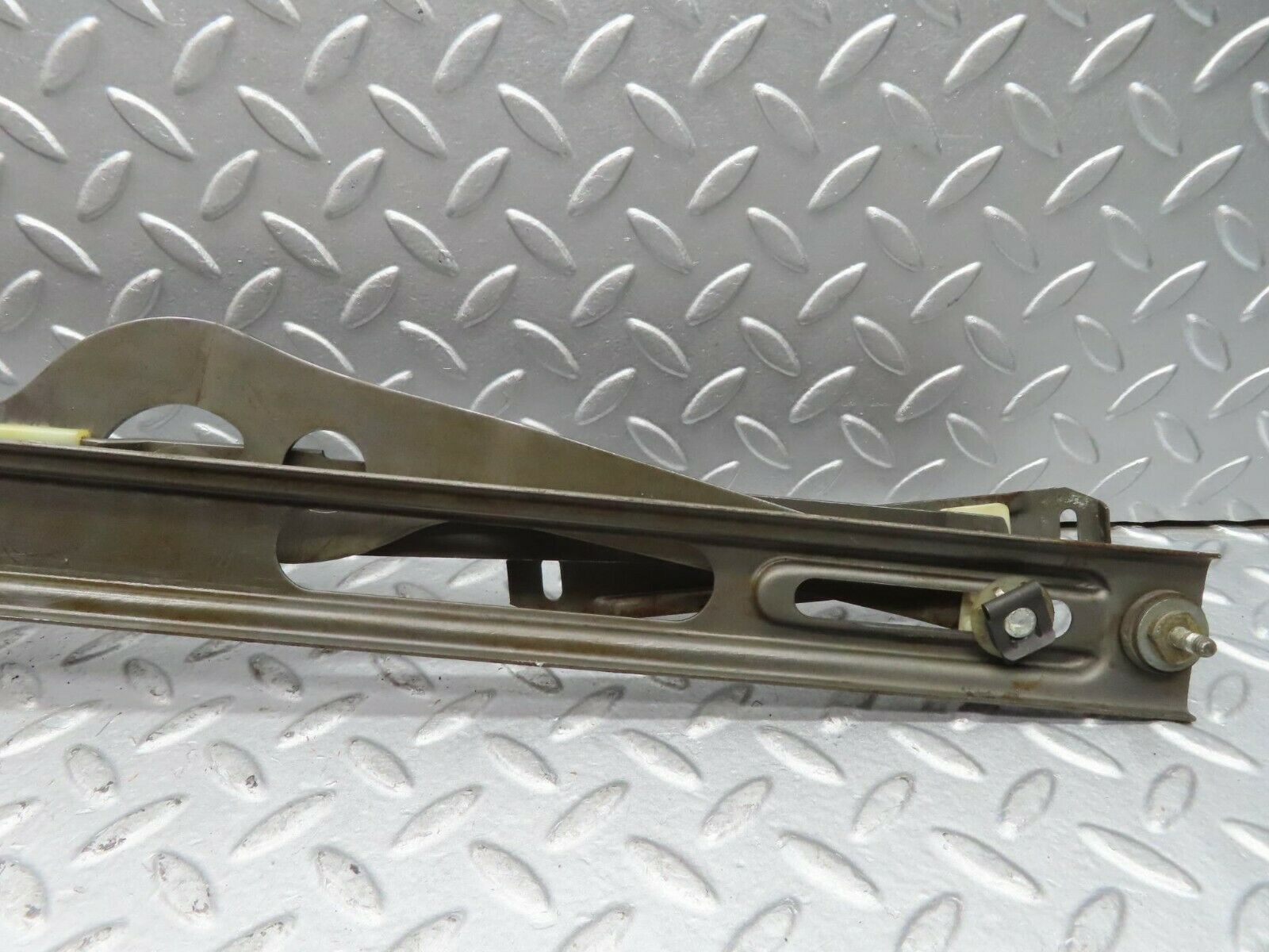 16638 Mercedes-Benz C107 380SLC Front Right Power Window Regulator 1077200846