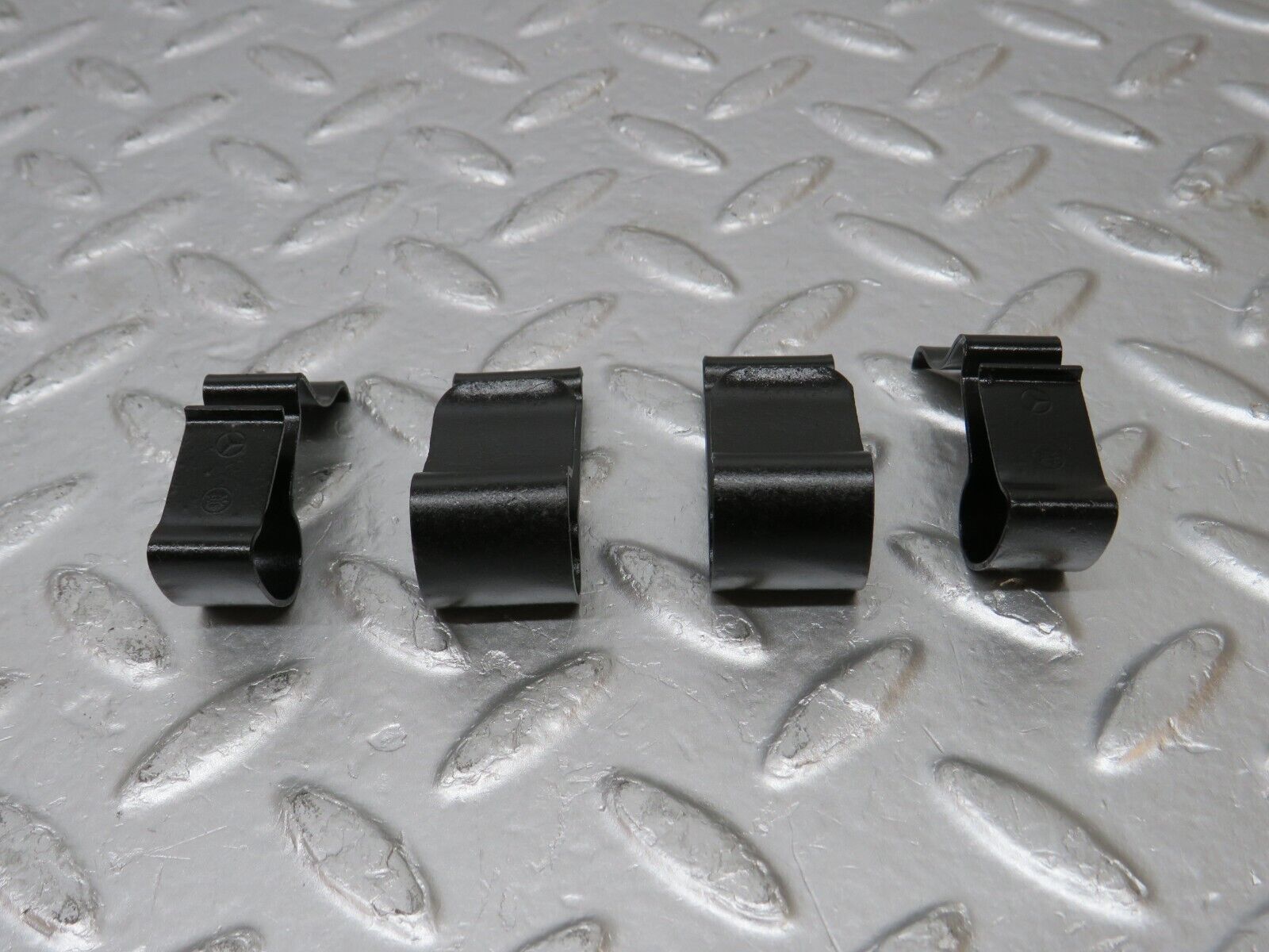 31542 Mercedes-Benz S124 220TE Wagon Radiator Fan Shroud Cover Holder Set