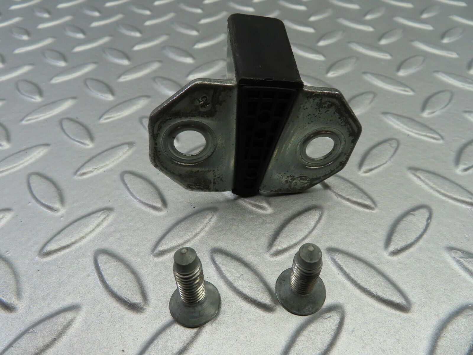6759 Mercedes-Benz S124 E220 Wagon Door Lock Latch