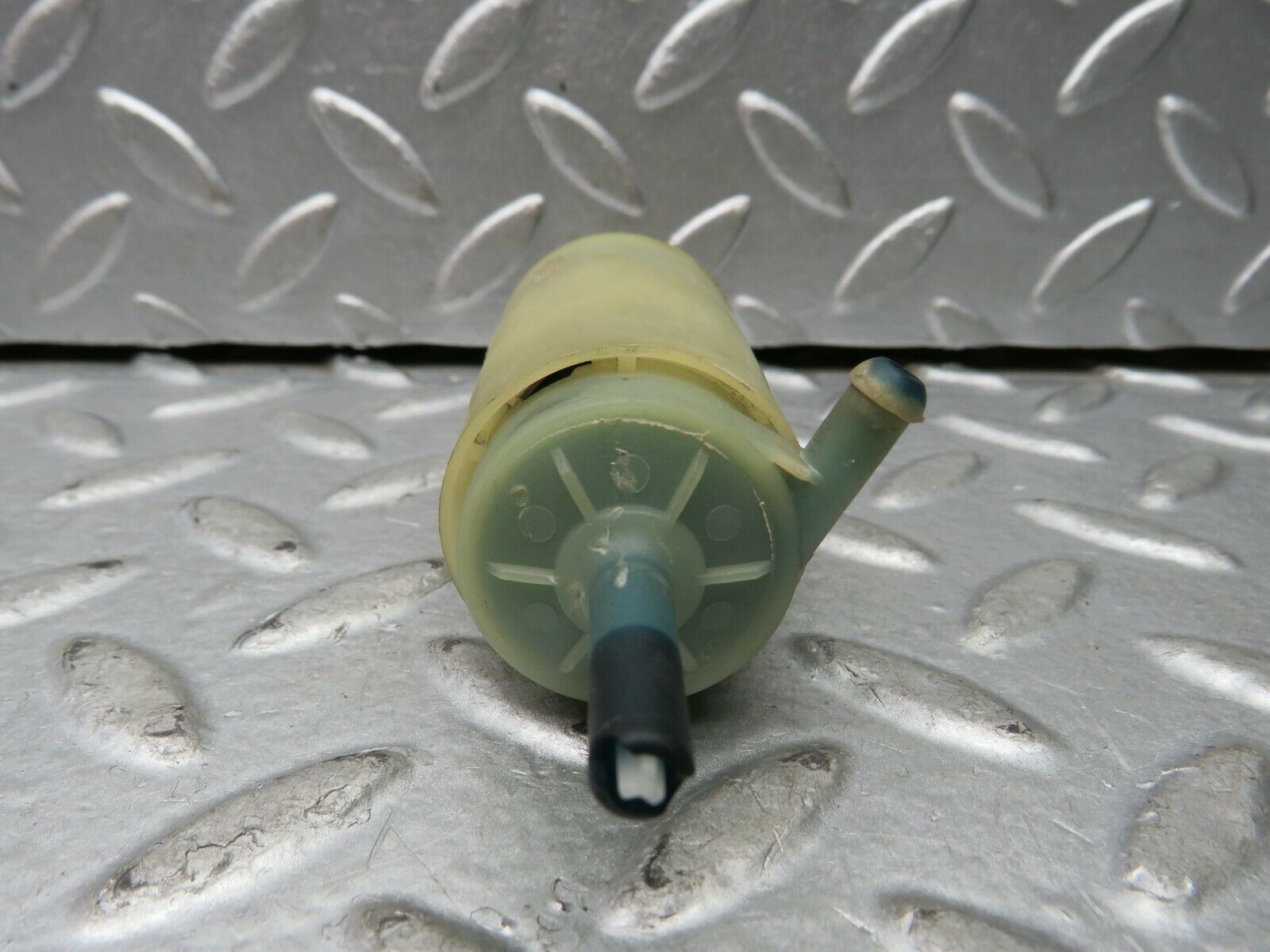 22141 Mercedes-Benz S123 280TE Wagon Windscreen Washer Pump