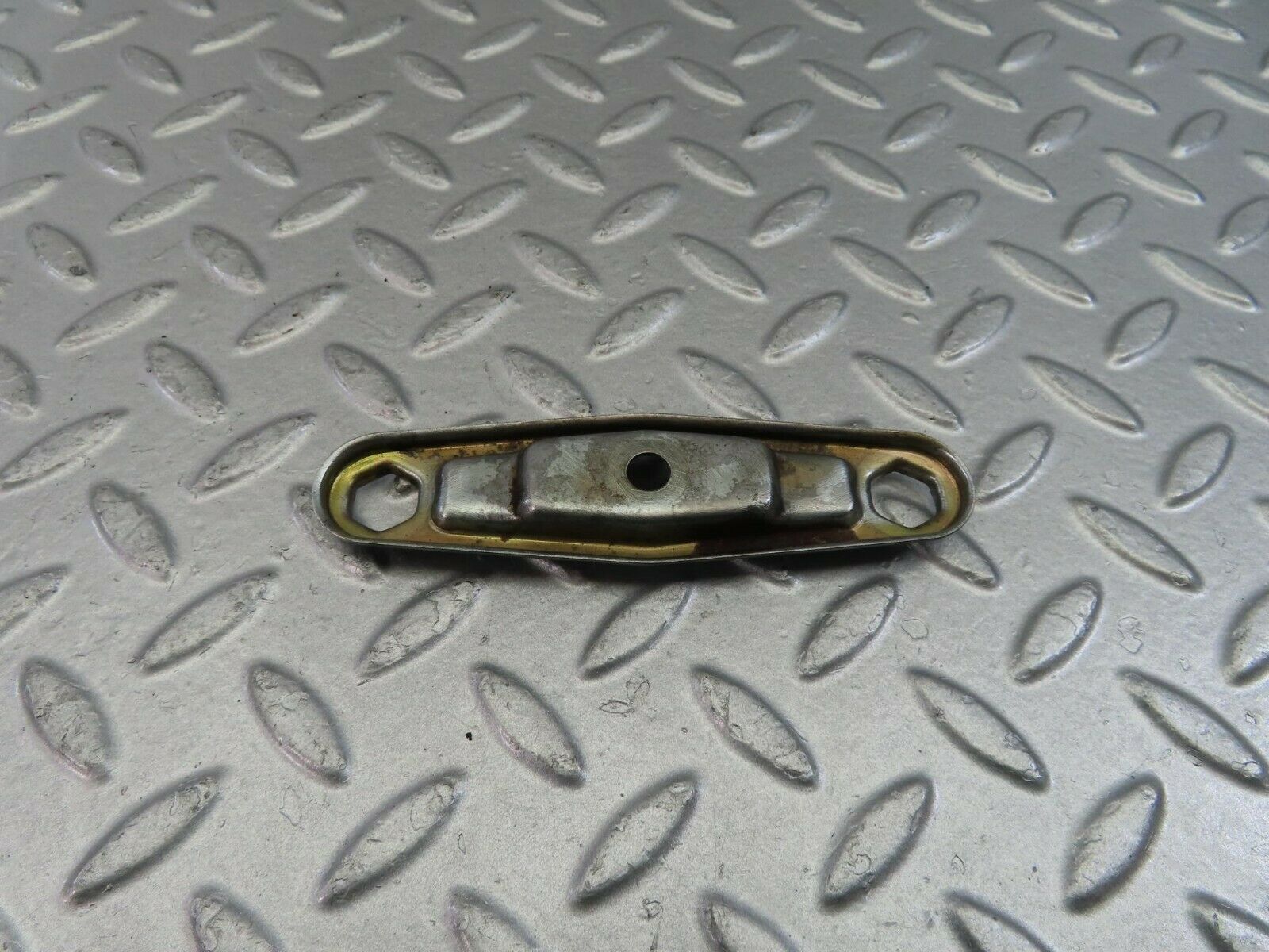 10082 Mercedes-Benz C123 230CE Coupe Fuel Injector Nozzle Clamp Bracket
