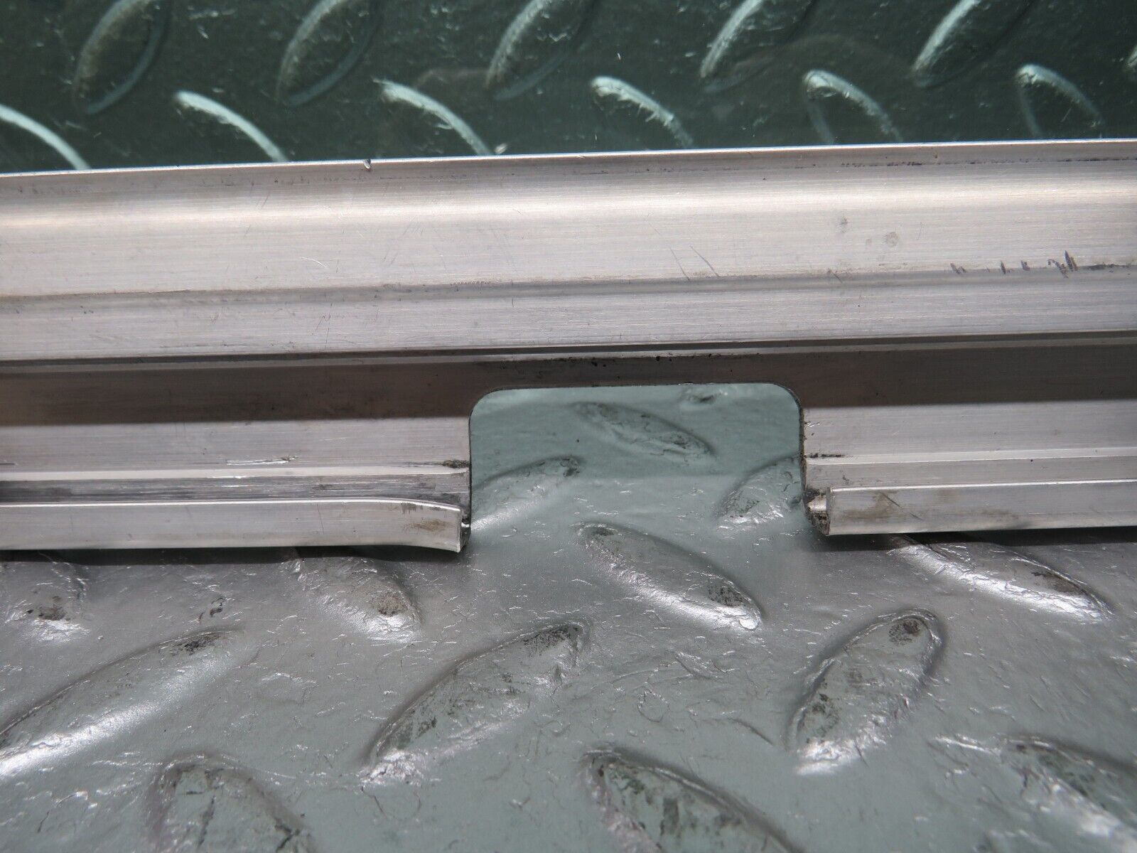 31475 Mercedes-Benz S124 220TE Wagon Front Left Door Window Glass