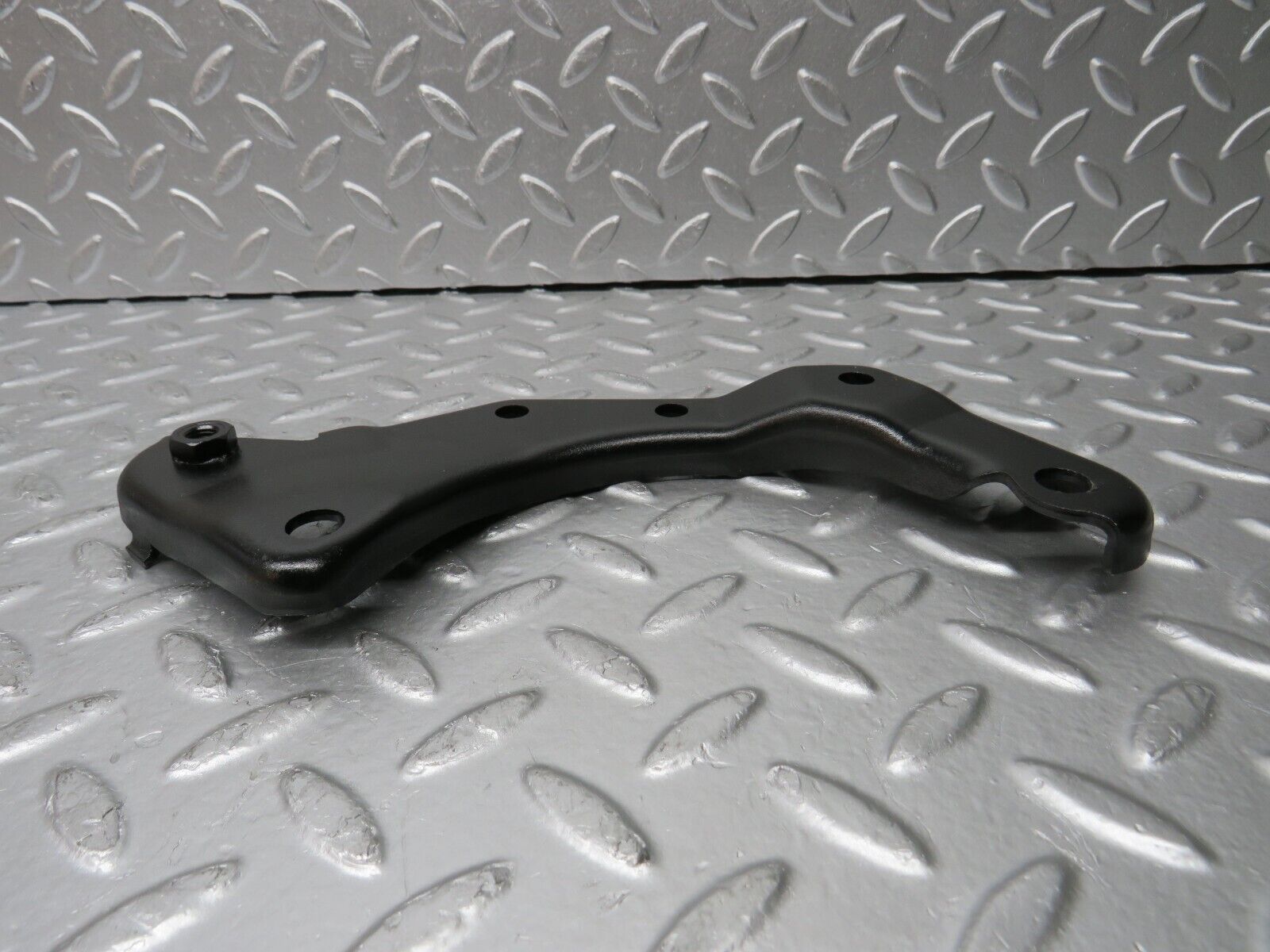 30557 Mercedes-Benz W124 230E Power Steering Pump Bracket