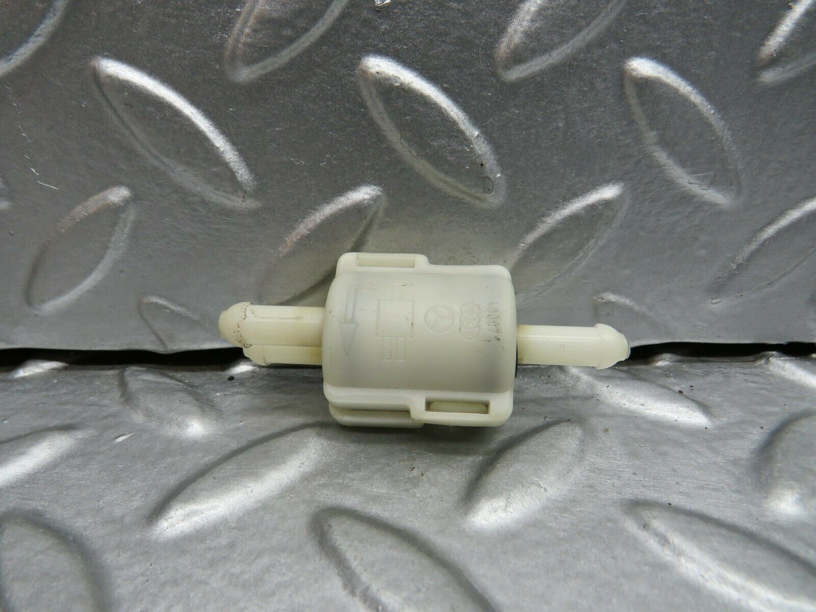 22298 Mercedes-Benz S123 280TE Wagon Windscreen Washer Fluid Distributor