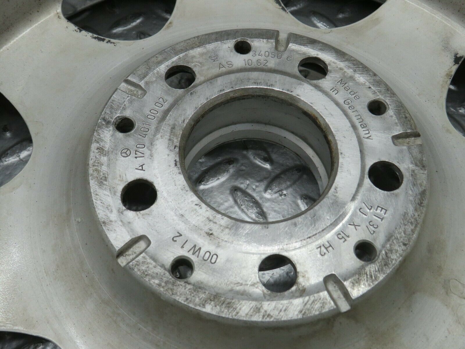 22843 Mercedes-Benz S123 280TE Alloy Wheel 7Jx15H2 ET37 1704010002