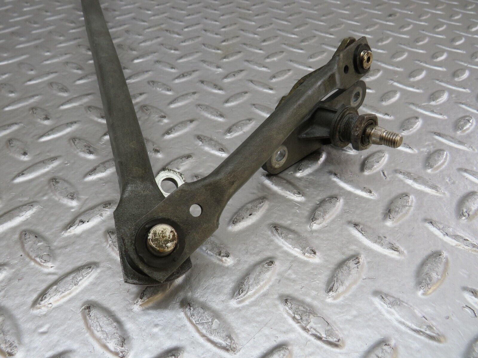 27365 Mercedes-Benz W123 280E Windscreen Wiper Linkage