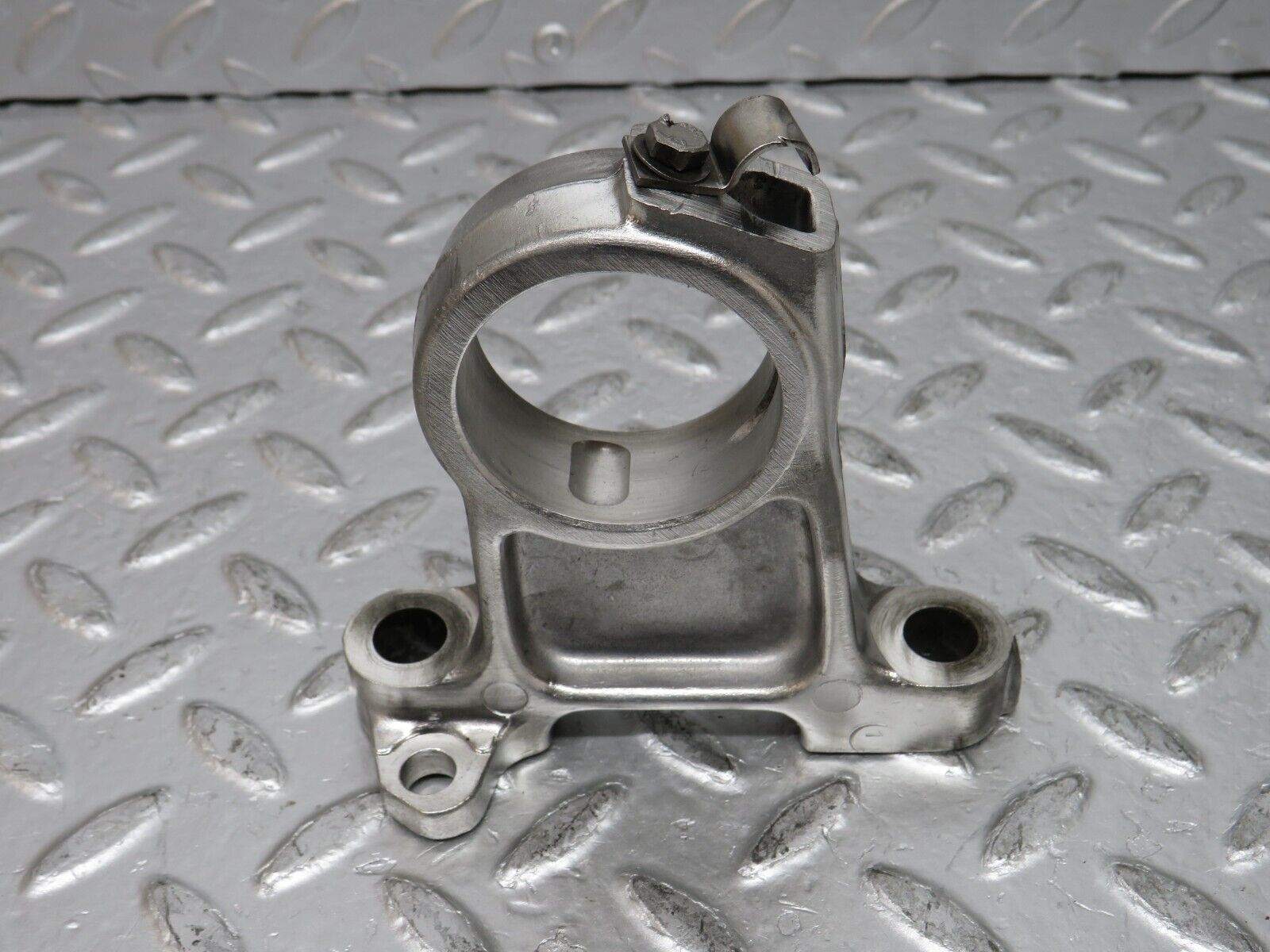 0257 Mercedes-Benz W123 220D Camshaft Tower Bearing 6210511216