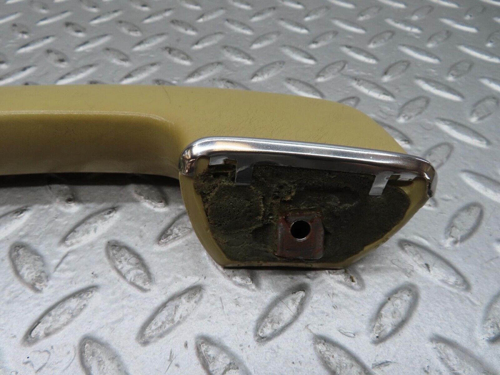 15300 Mercedes-Benz W123 230E Interior Door Handle Right 1239702001