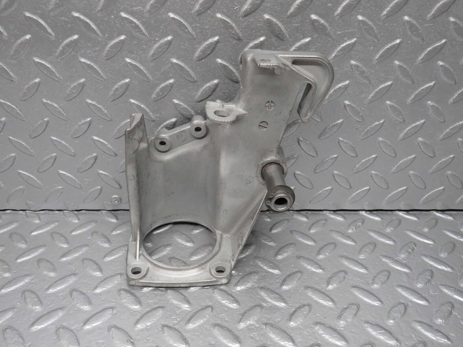 40653 Mercedes-Benz W123 300D Brake Pedal Bracket 1232900219