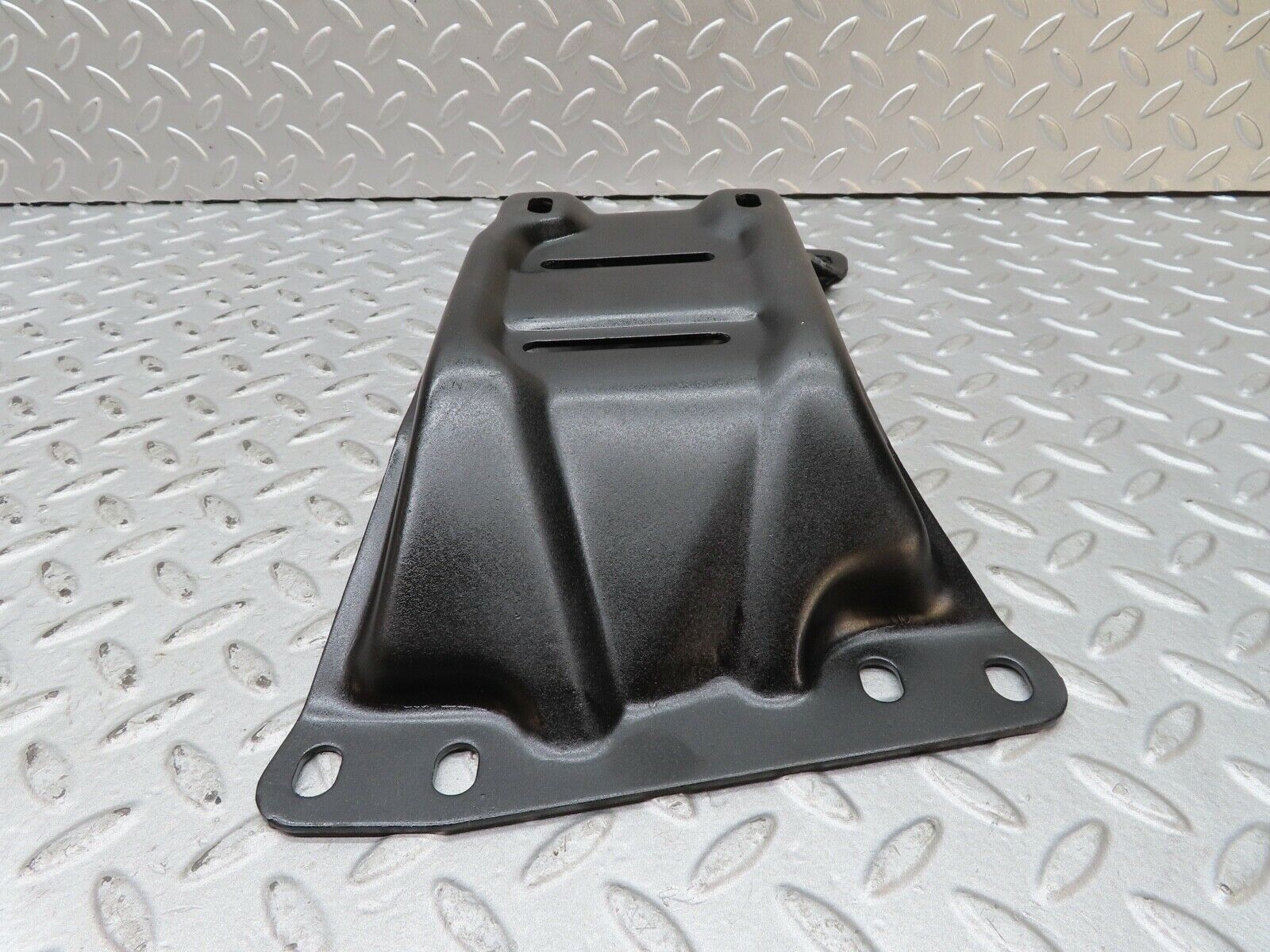17595 Mercedes-Benz W116 450SEL Gearbox Mount Bracket