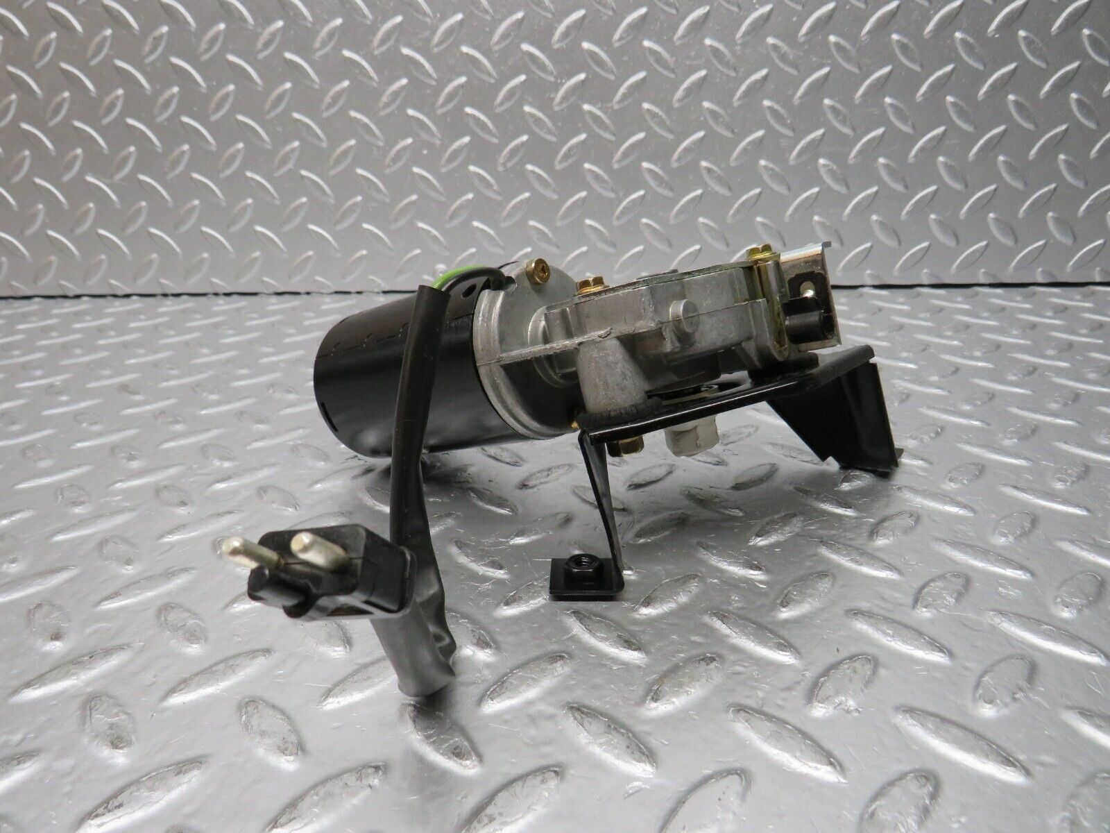 30672 Mercedes-Benz W201 190E 2.0L Sunroof Motor Bosch with Relay 0390251699