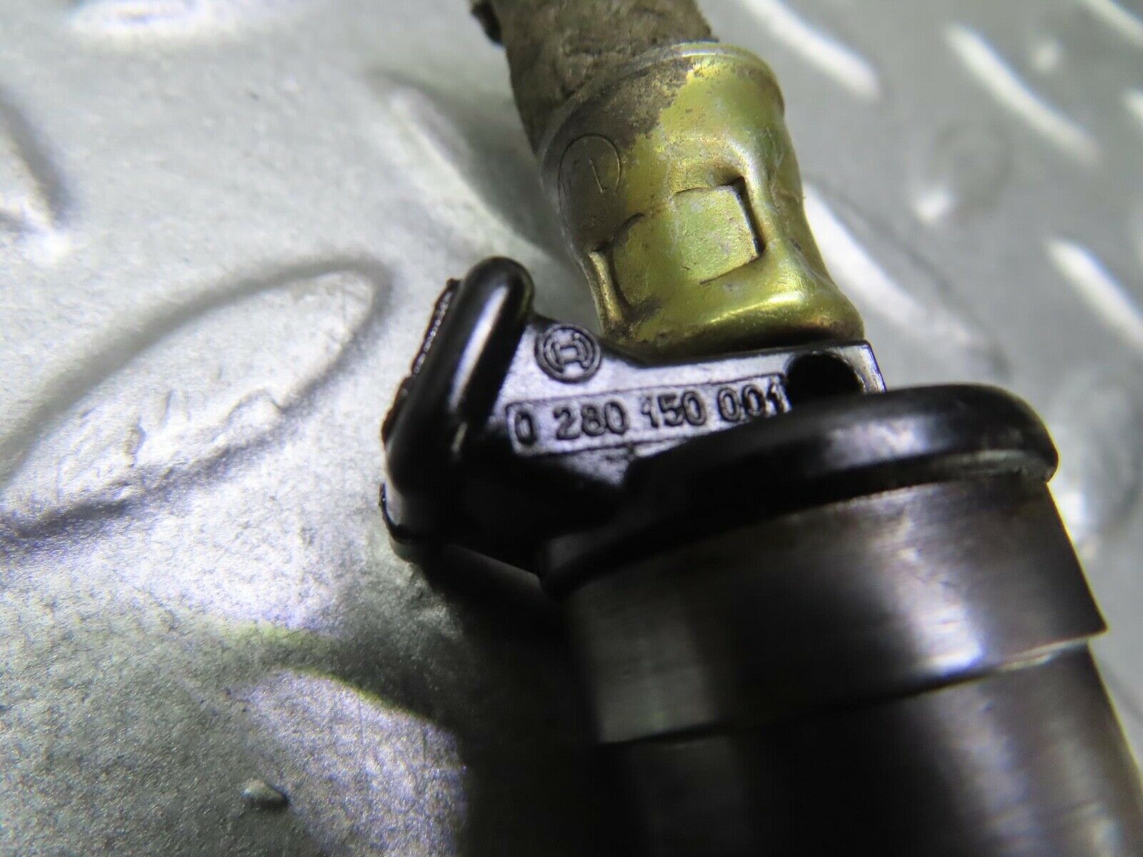13336 Mercedes-Benz W116 350SE Fuel Injector Bosch 0280150001