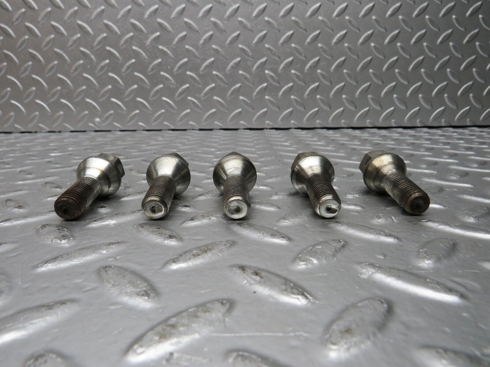 31863 Mercedes-Benz 5x Alloy Wheel Lug Bolt M12x1.5