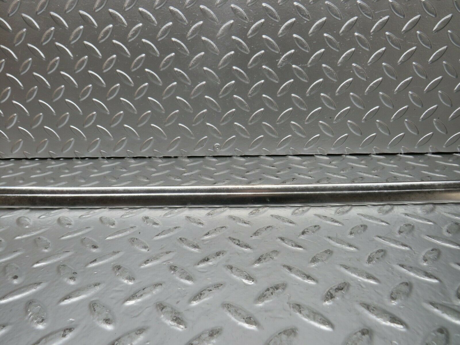 23404 Mercedes-Benz W116 350SE Front Windscreen Chrome Frame