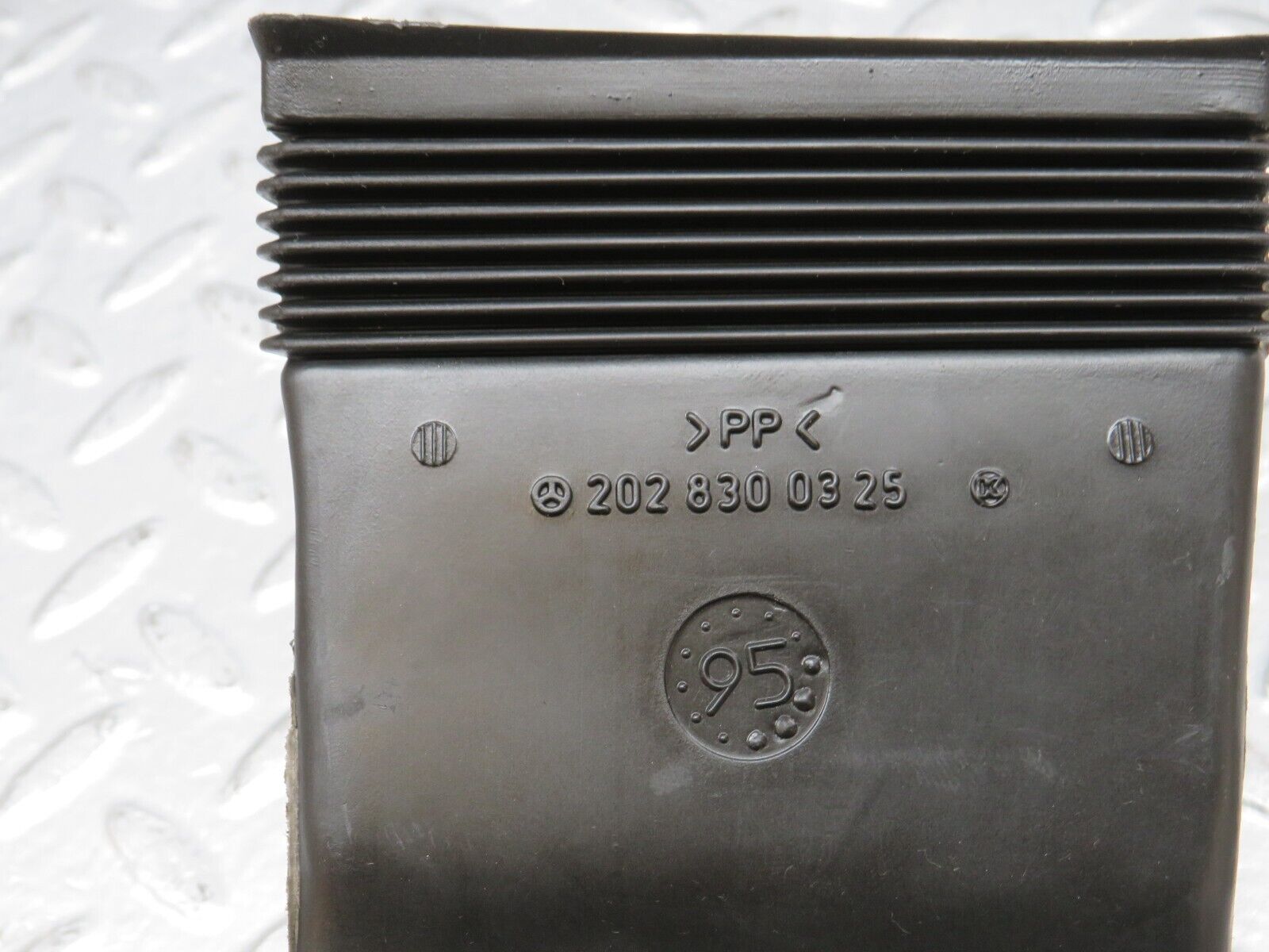 33514 Mercedes-Benz W202 C180 Air Duct 2028300144 2028300325