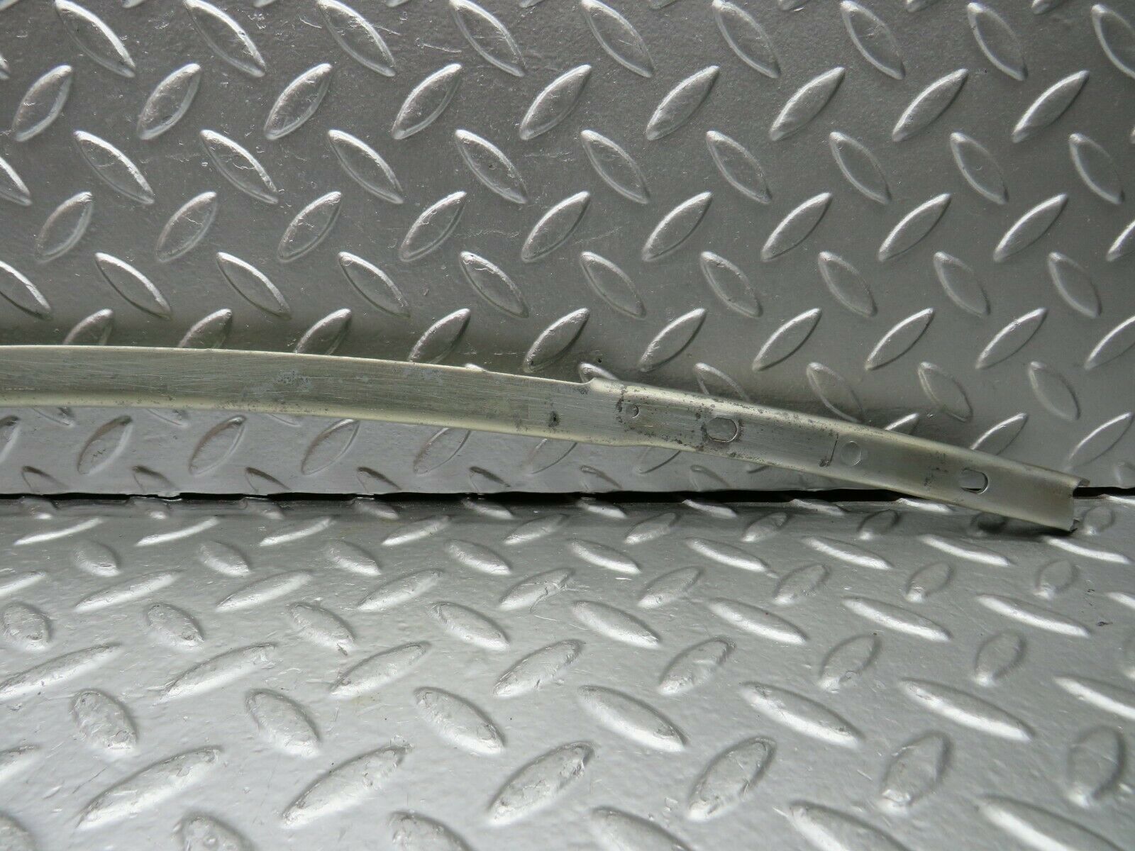 22530 Mercedes-Benz C124 E220 Coupe Right Door Window Channel