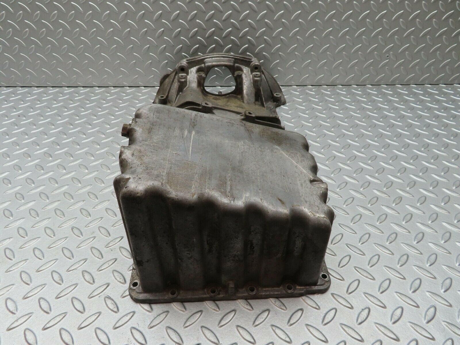 4094 Mercedes-Benz S123 200T Wagon Oil Pan Oil Sump 1020141202