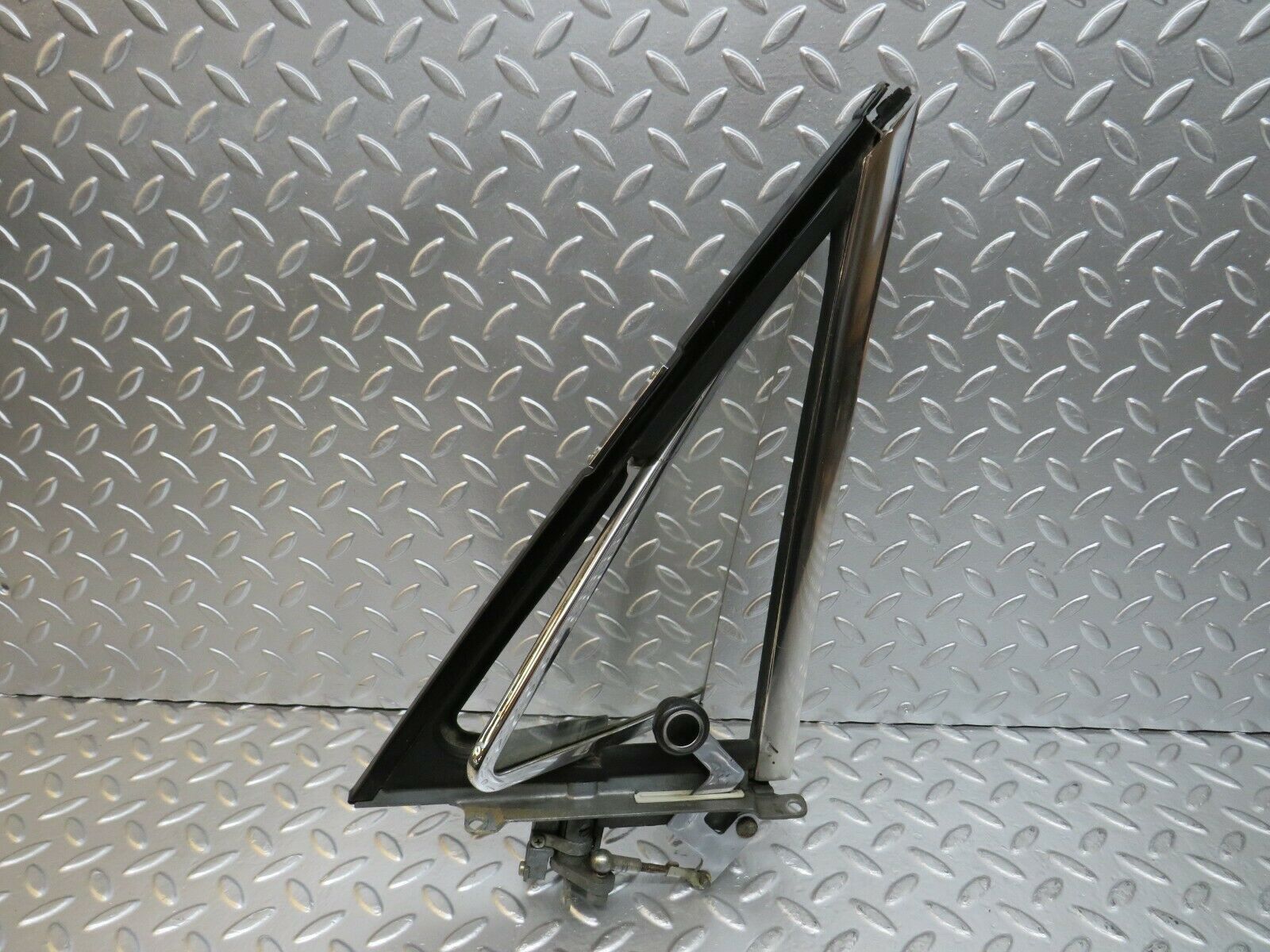 24585 Mercedes-Benz W108 Front Right Quarter Window