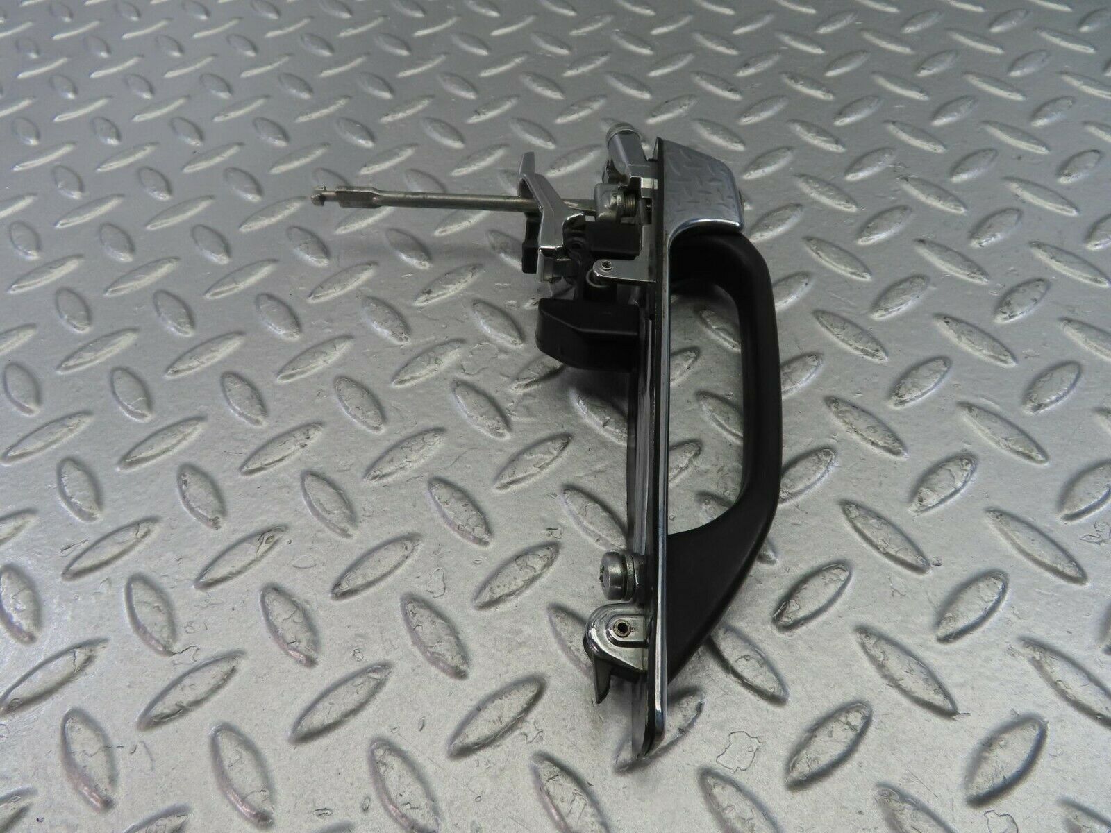10824 Mercedes-Benz W123 230E Exterior Chrome Door Handle Front Left No Key