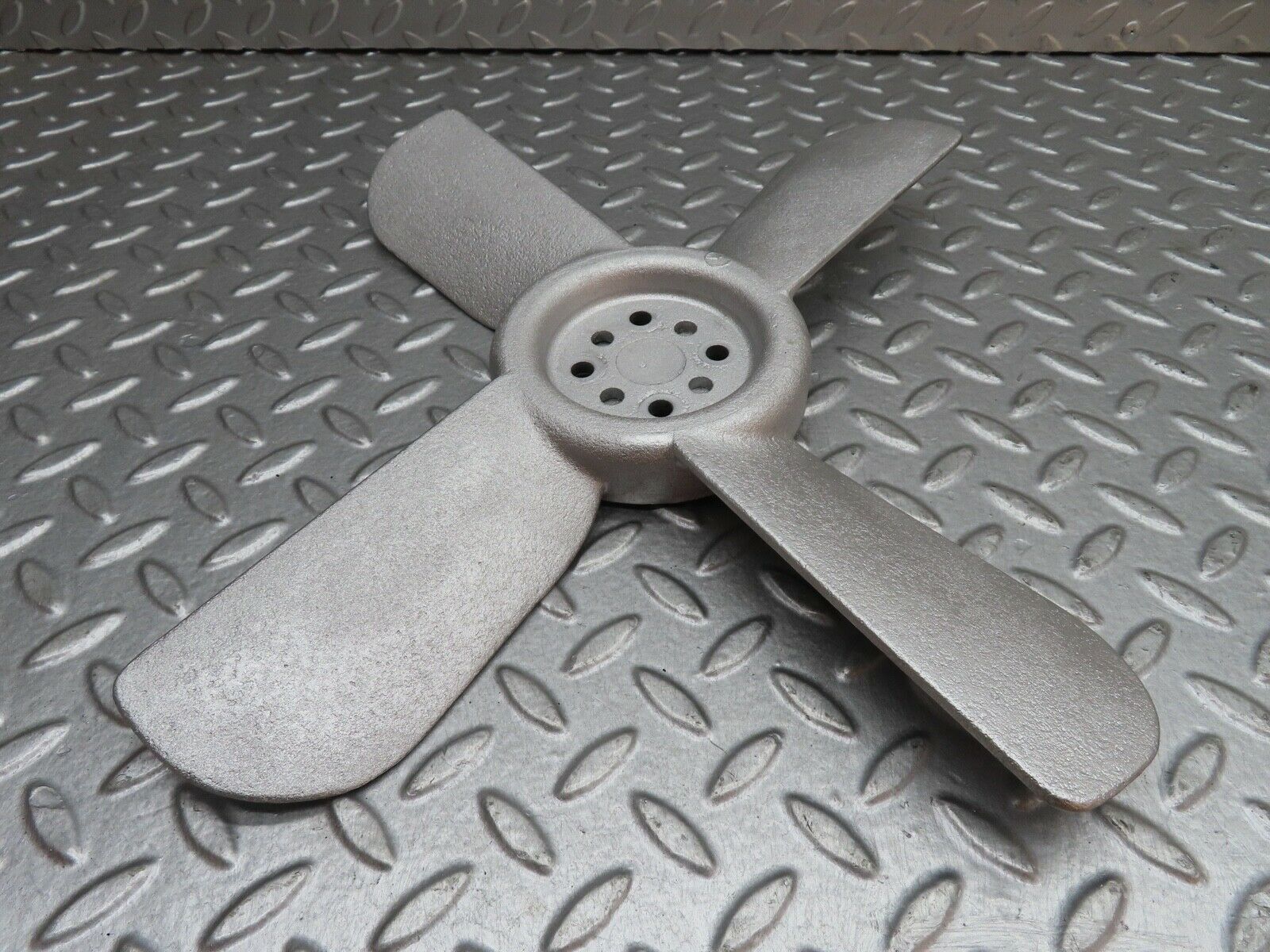 18562 Mercedes-Benz W136 170V Engine Cooling Fan 1812050806