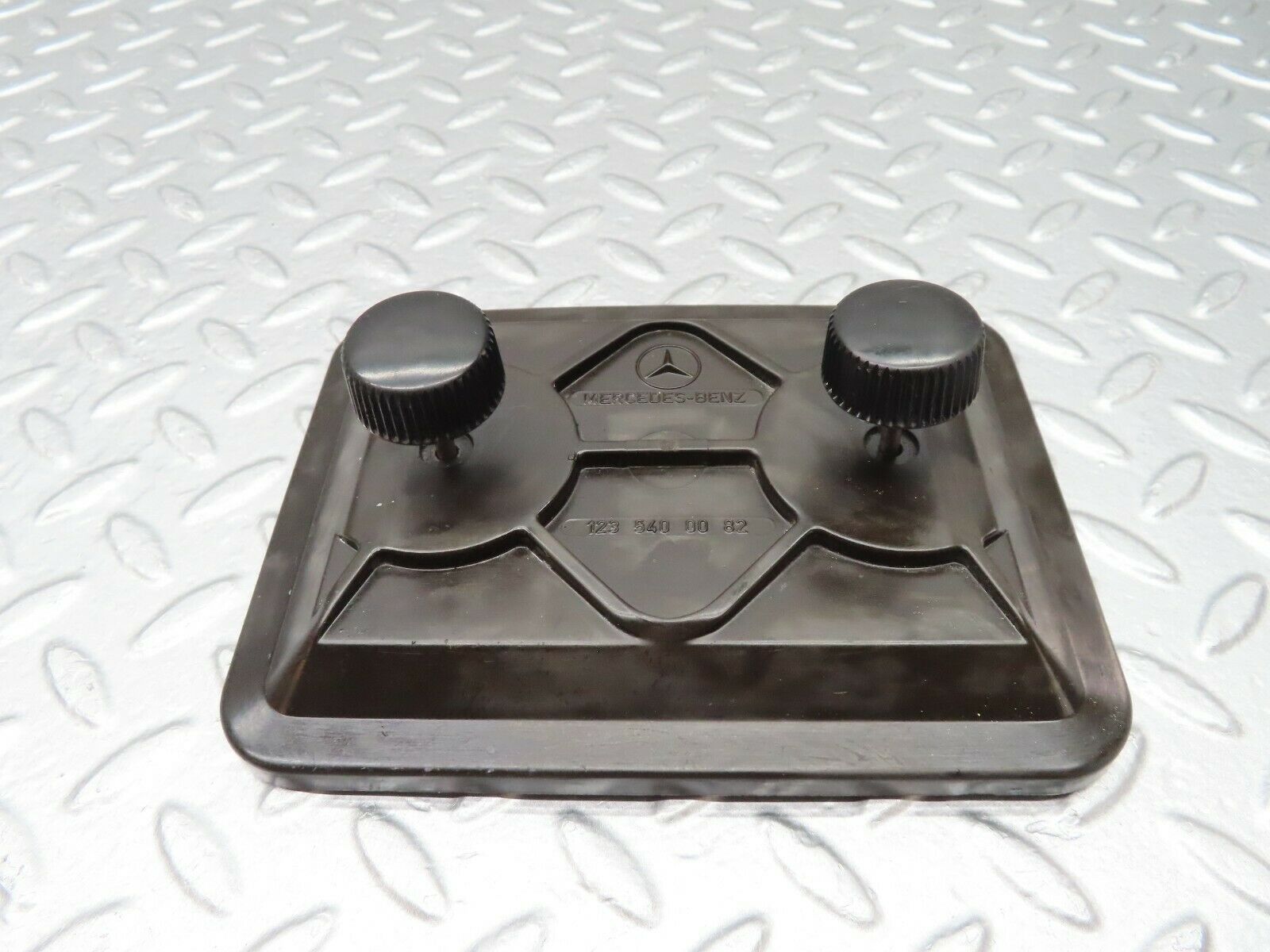 17973 Mercedes-Benz W123 200 Fuse Box Cover Lid 1235400082/1235450200