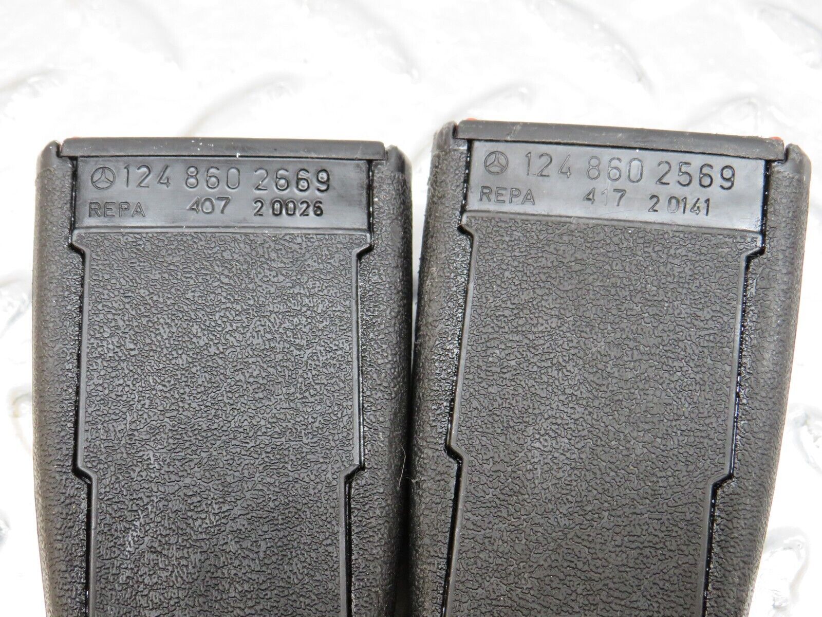 34011 Mercedes-Benz W124 260E Rear Seat Belt Set