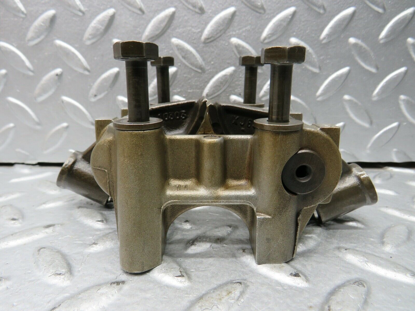 21741 Mercedes-Benz W126 300SE Rocker Arms Camshaft Bearing Block 1030510610