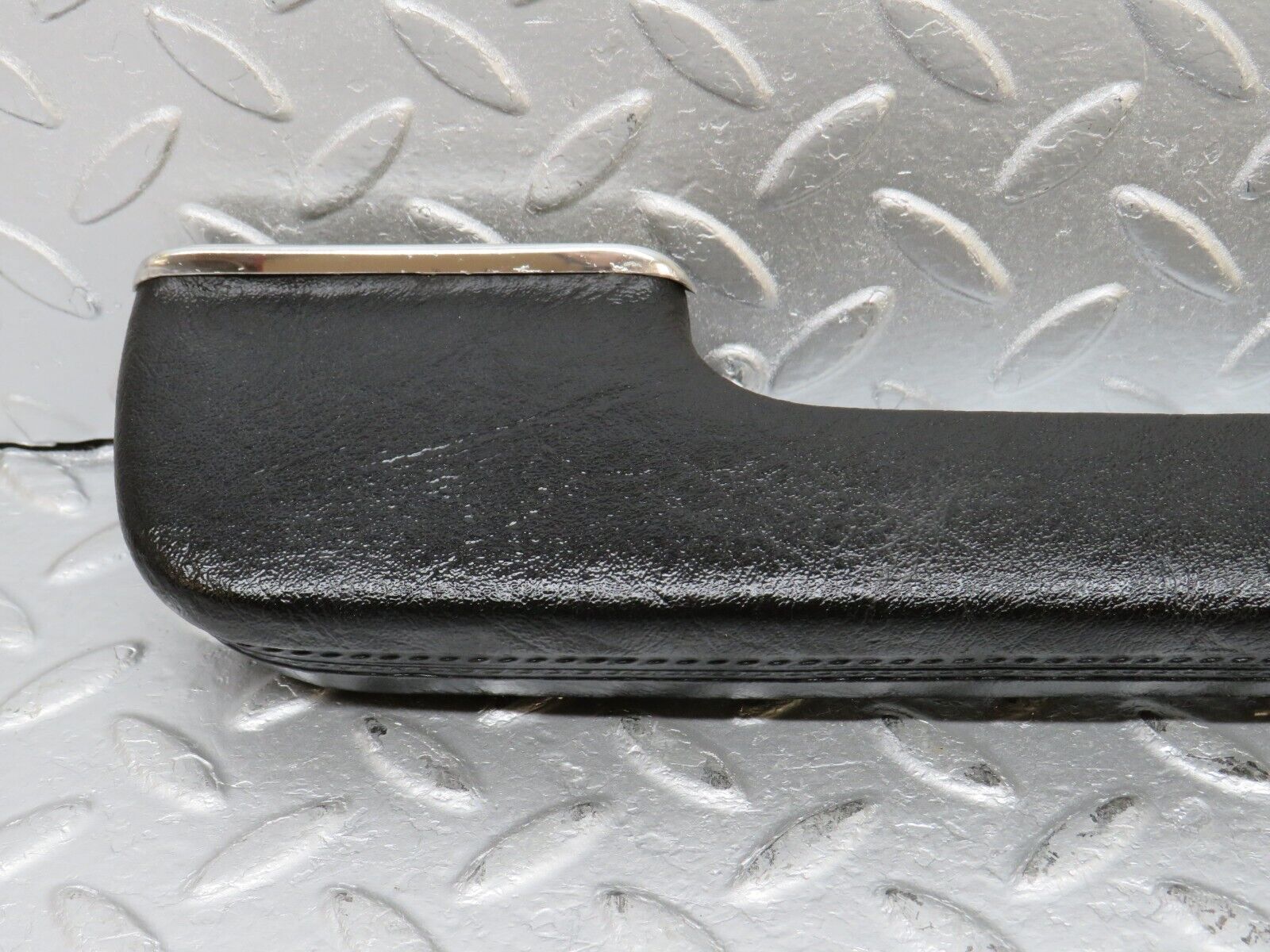 40555 Mercedes-Benz W123 300D Front Left Interior Door Handle Black 1239701701