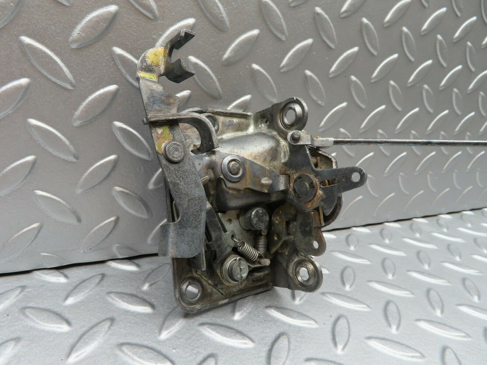 5025 Mercedes-Benz R107 350SL Coupe Right Door Lock Mechanism