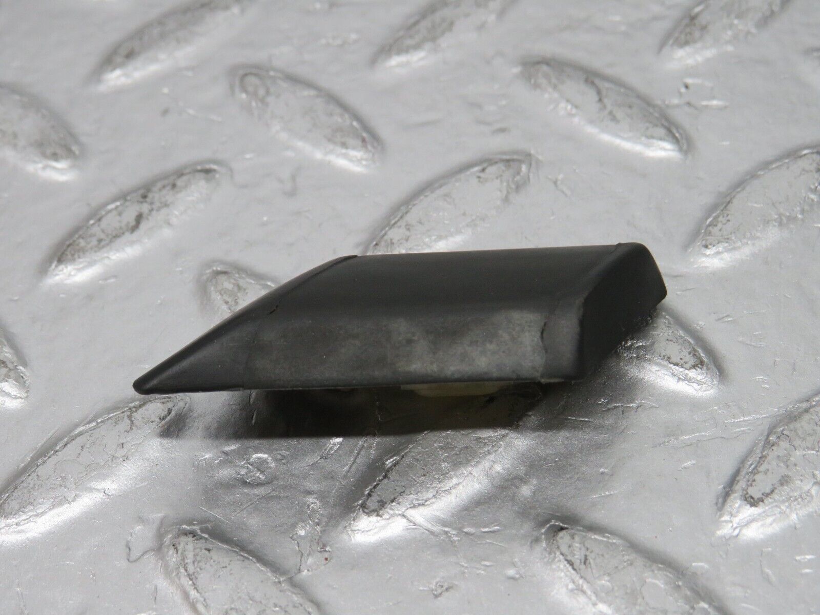 30719 Mercedes-Benz W201 190E 2.0L Rear Left Centre Moulding Trim