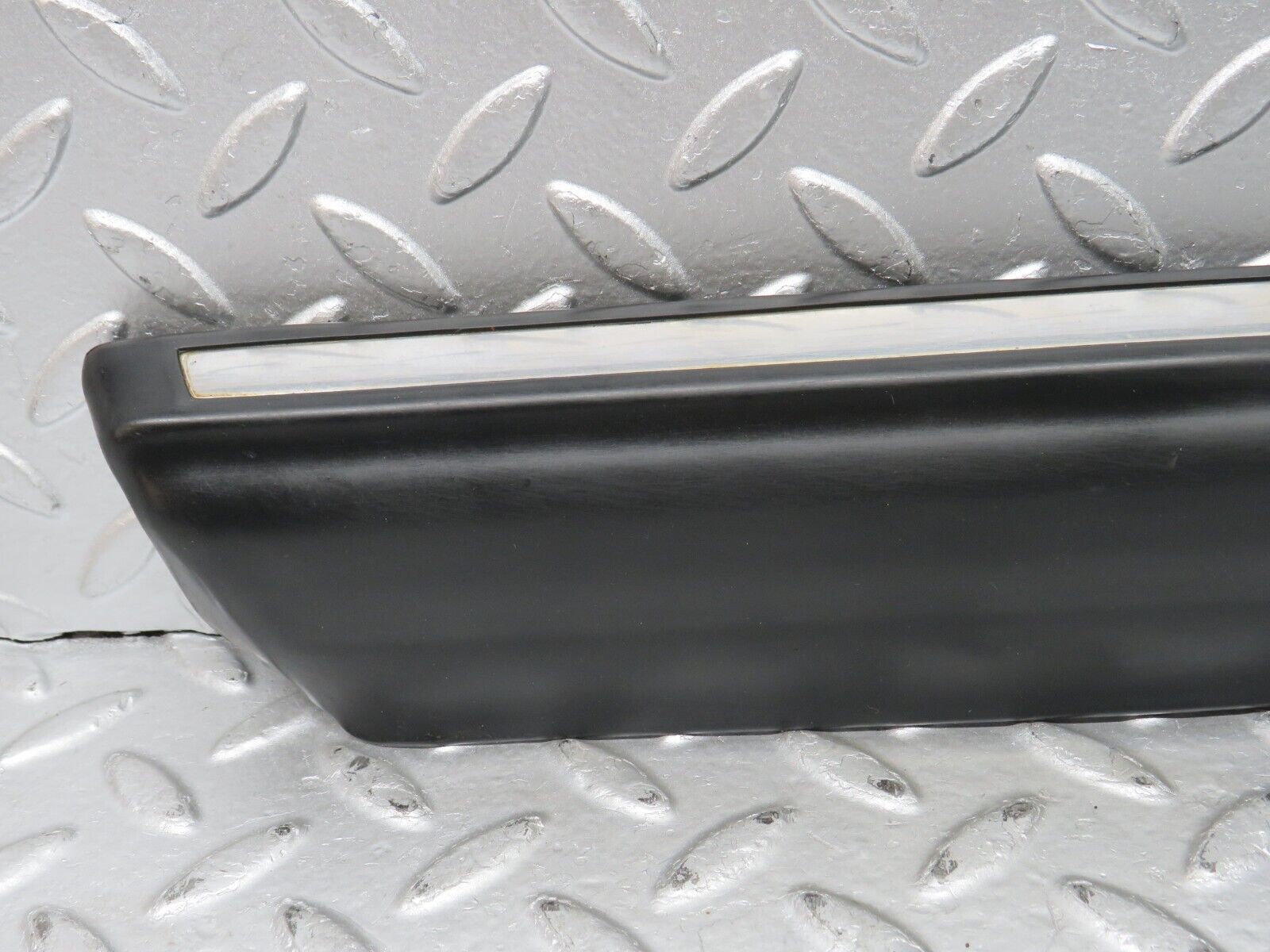 32005 Mercedes-Benz W123 230E Front Left Fender Wing Lower Moulding Trim