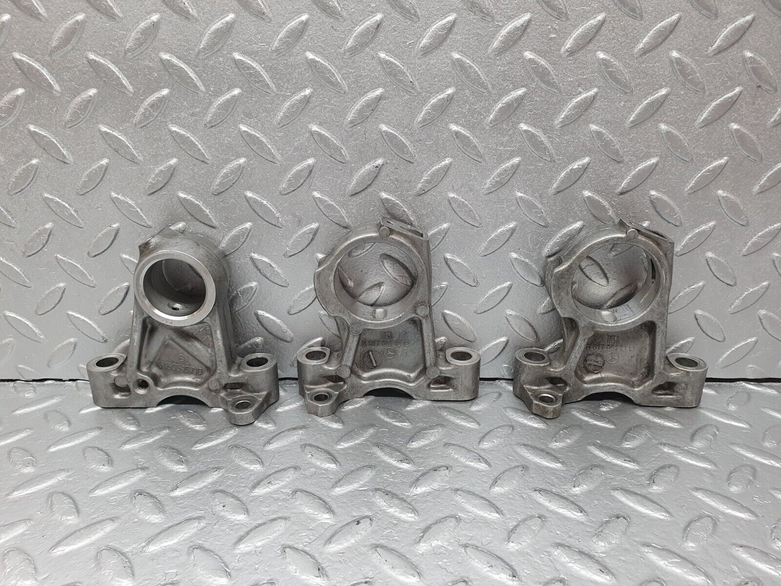 40873 Mercedes-Benz W123 240D Camshaft Tower Bearing Set 6160510710 6170511212