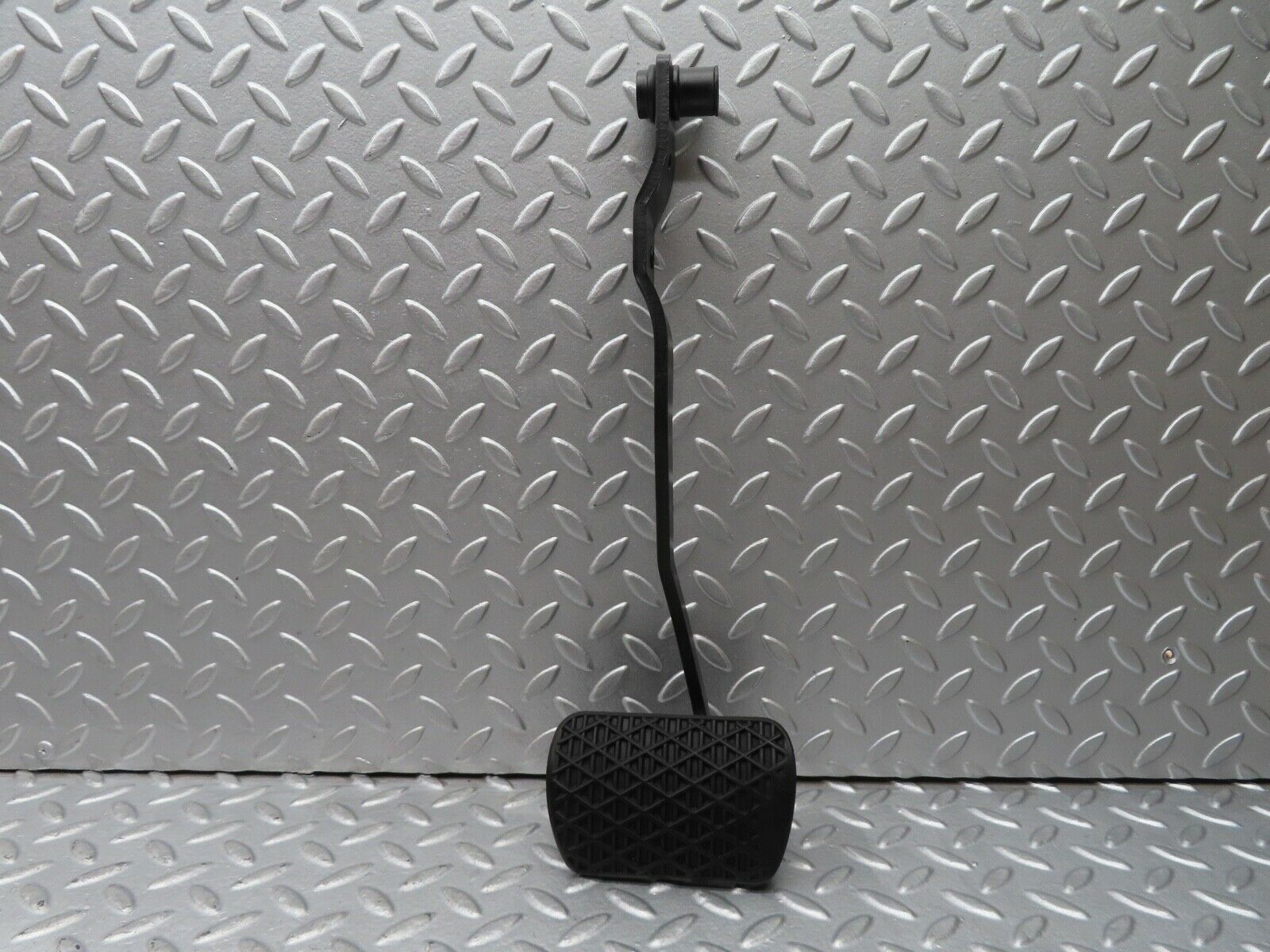 16965 Mercedes-Benz C123 280CE Coupe Brake Pedal With Rubber 1232910082
